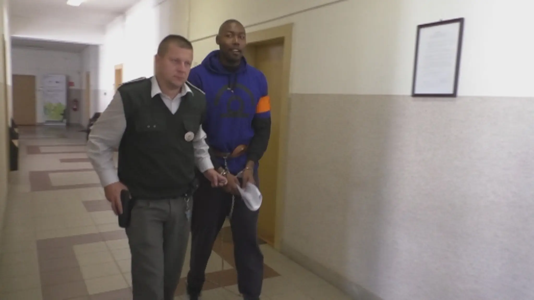 Basketbalista Chris prichádza na súd.