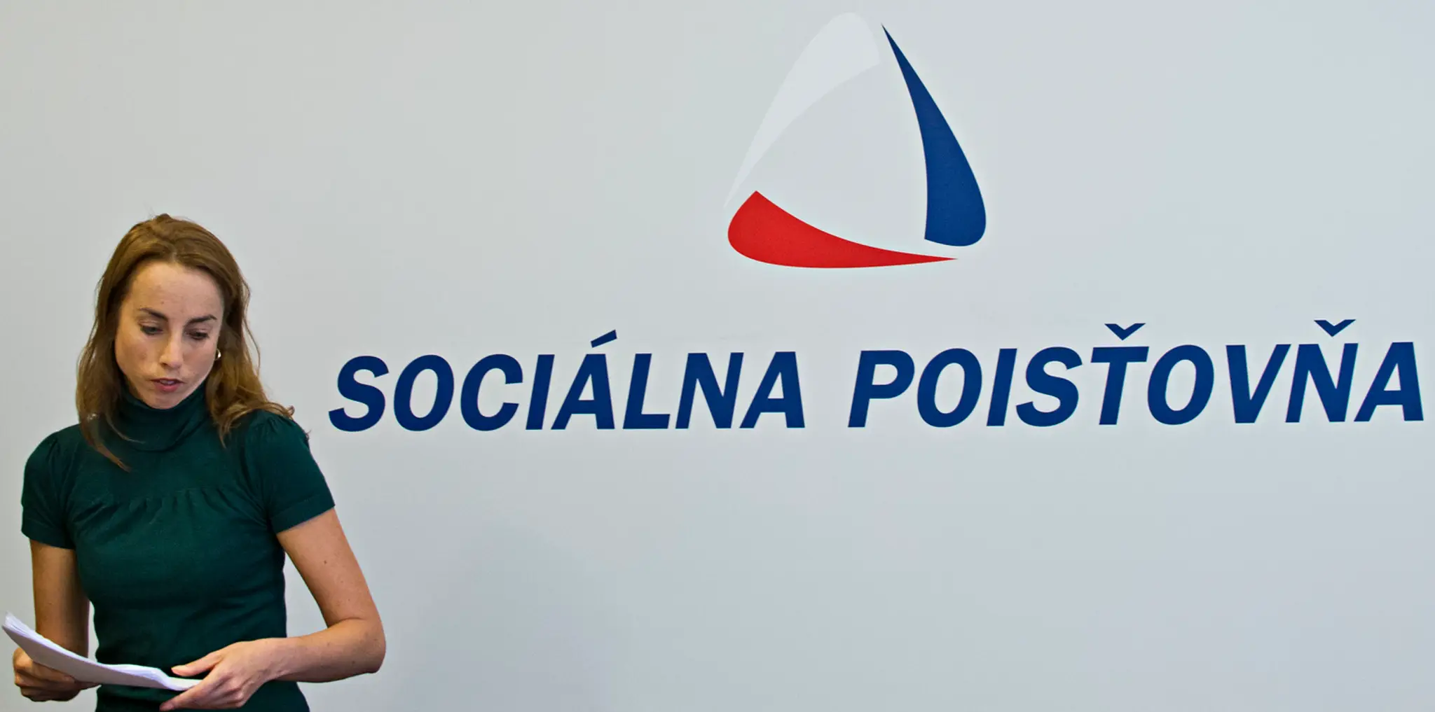 Ozbrojenci spustili paľbu na ľudí pred kostolom. 