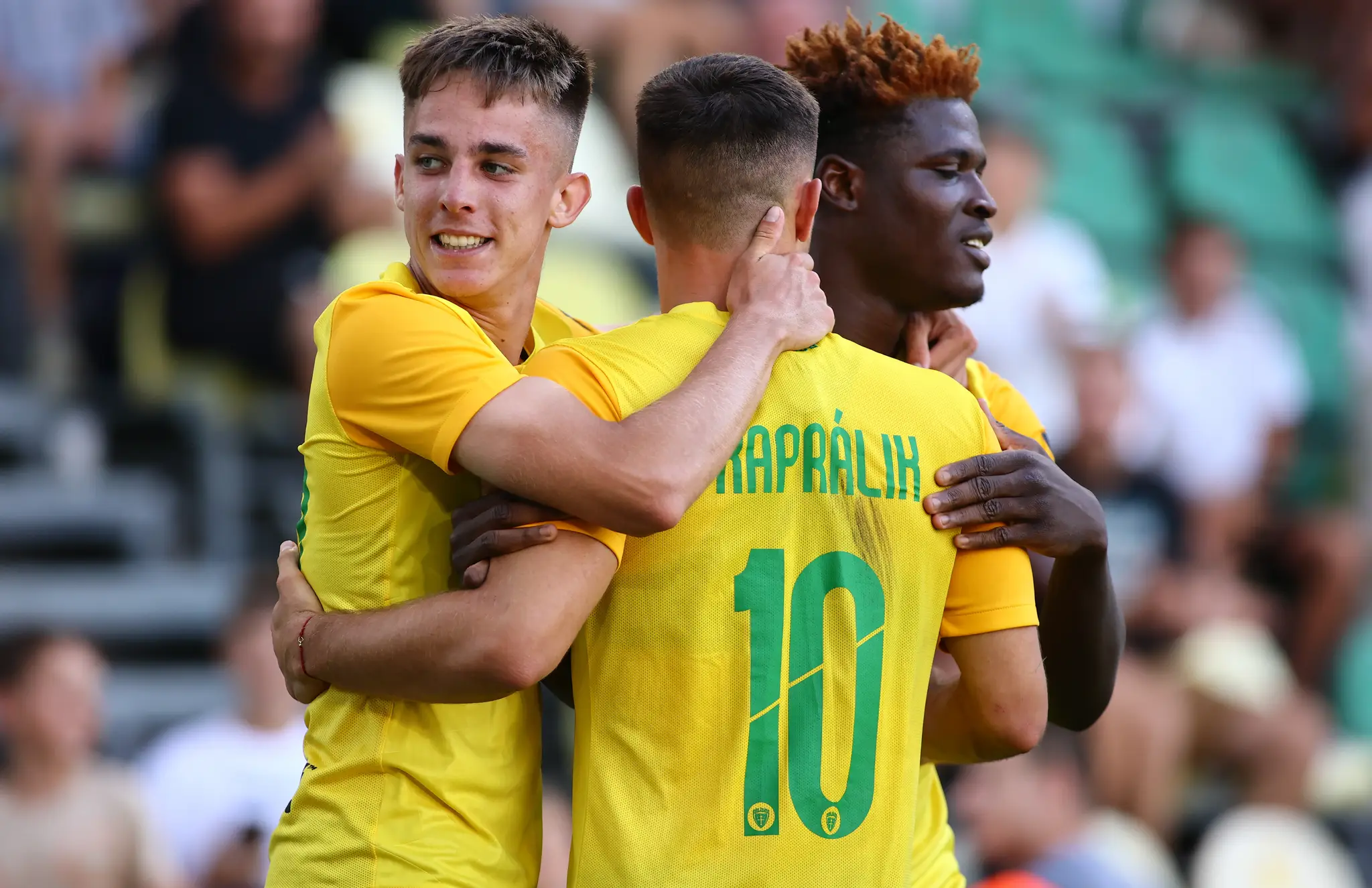 Na snímke radosť z gólu hráčov Žiliny.