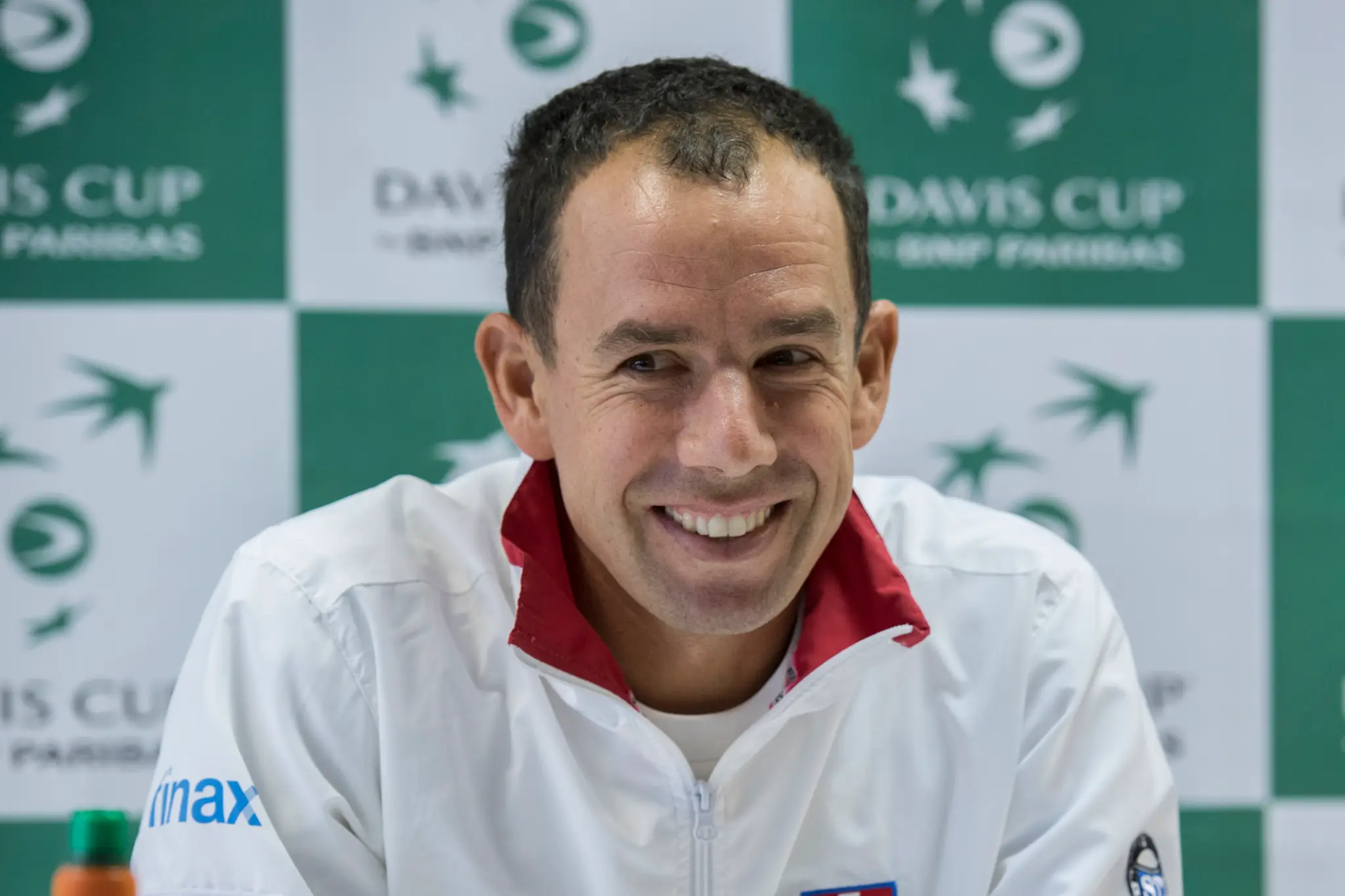 Nehrajúci kapitán slovenského daviscupového tímu Dominik Hrbatý.