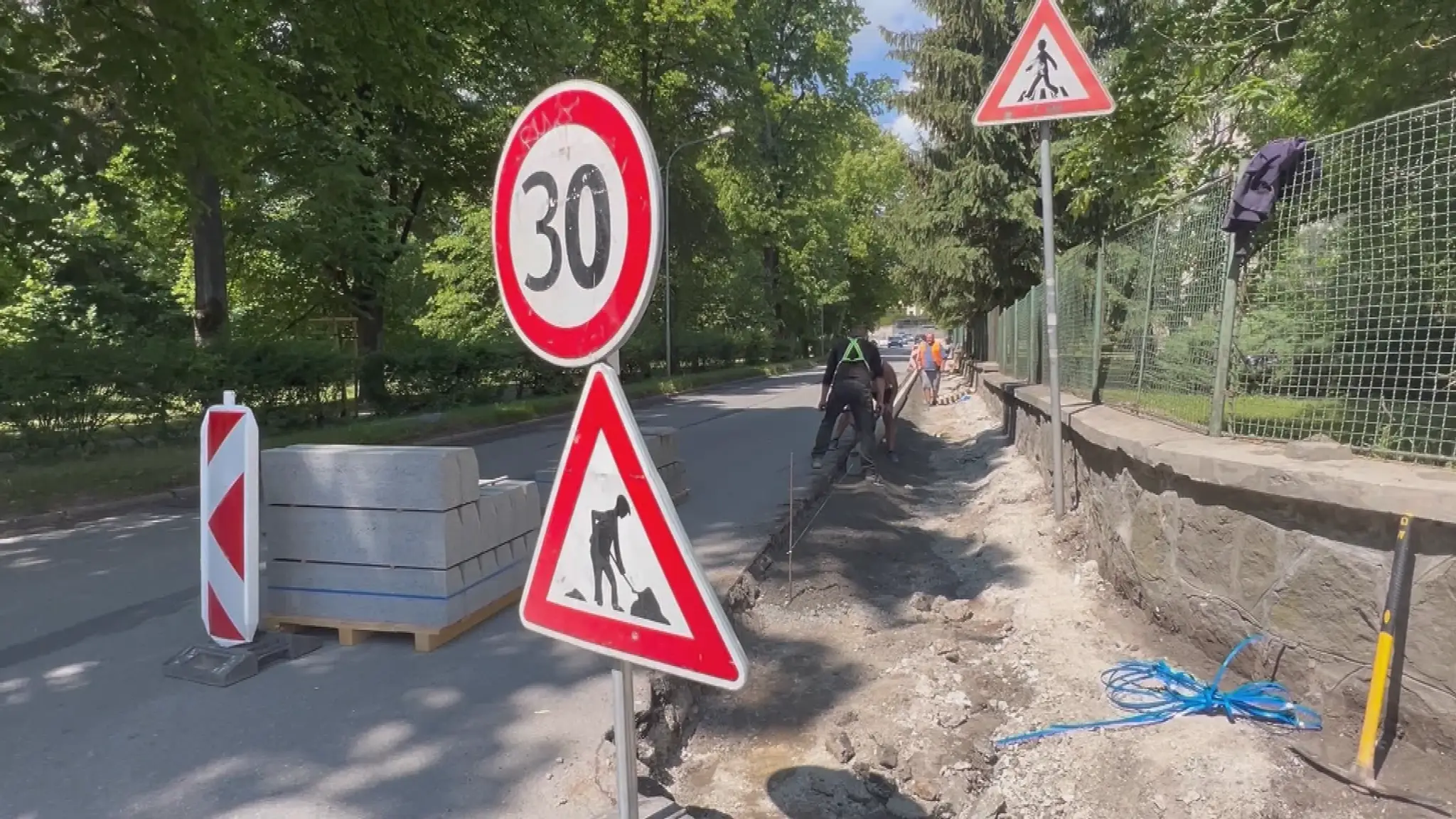 Oprava ciest pred mládežníckou olympiádou.
