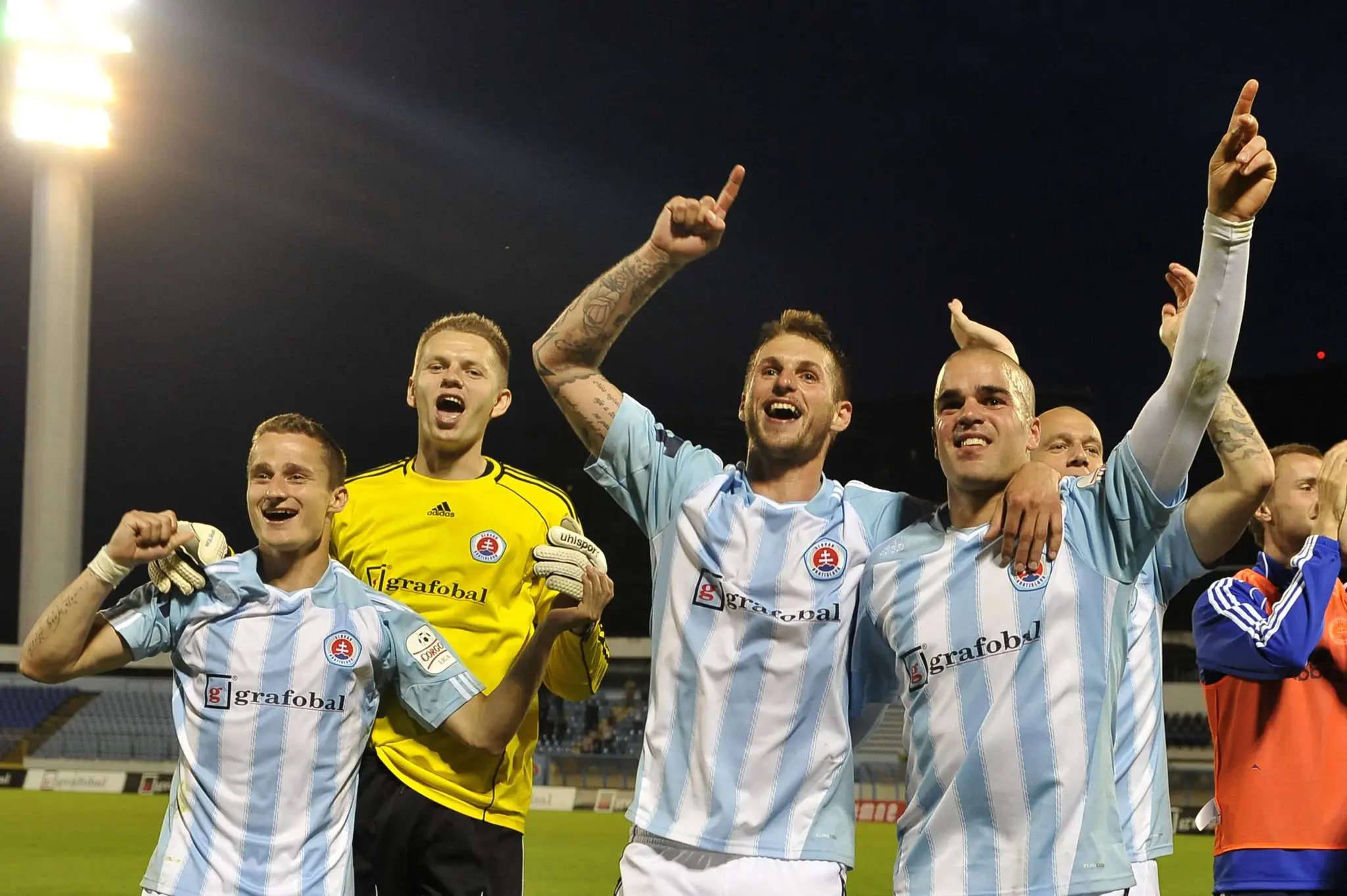 Erik Grendel, brankár Matúš Putnocký, Mario Božič a Filip Šebo