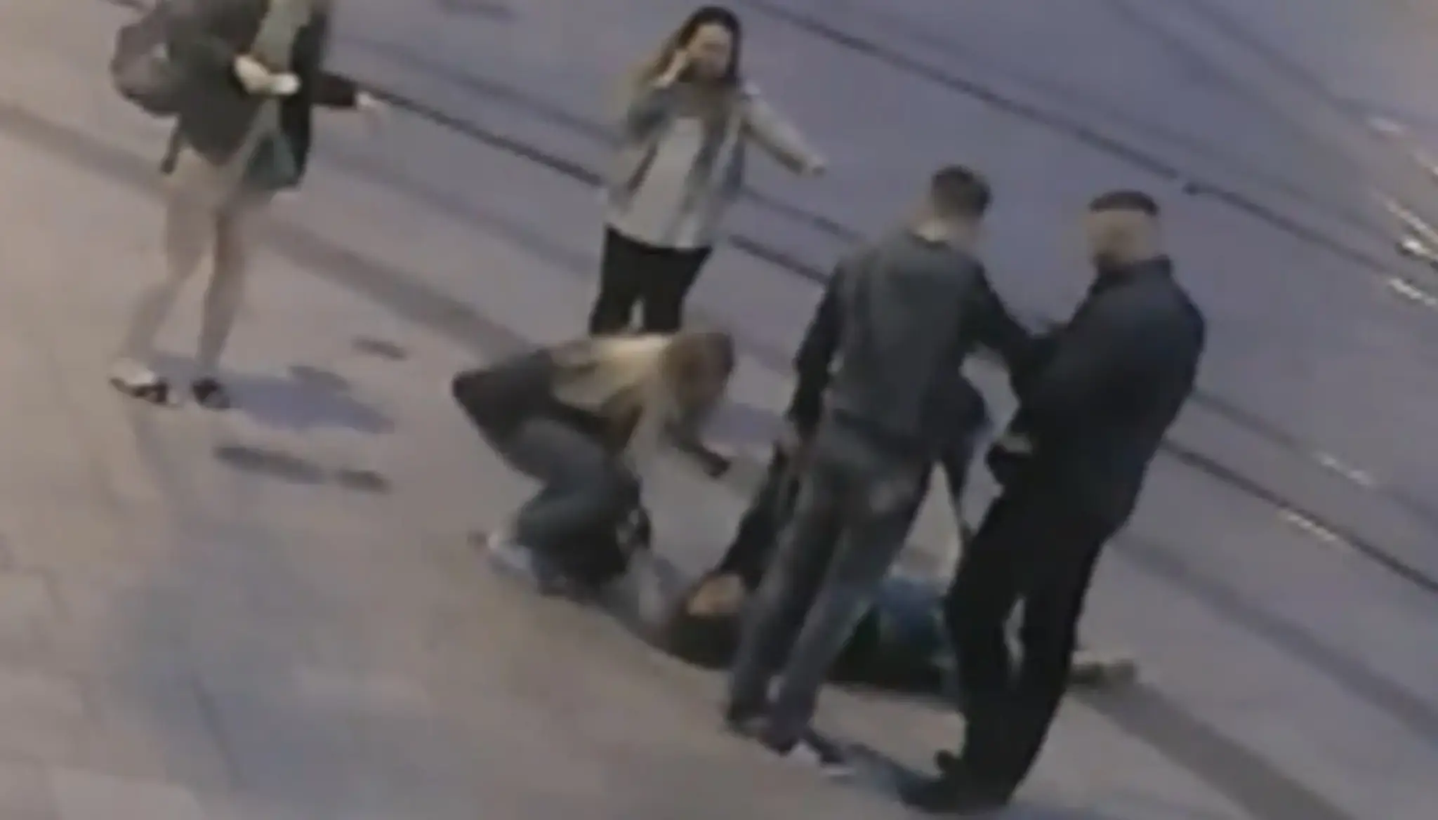 Celý incident zachytila kamera.