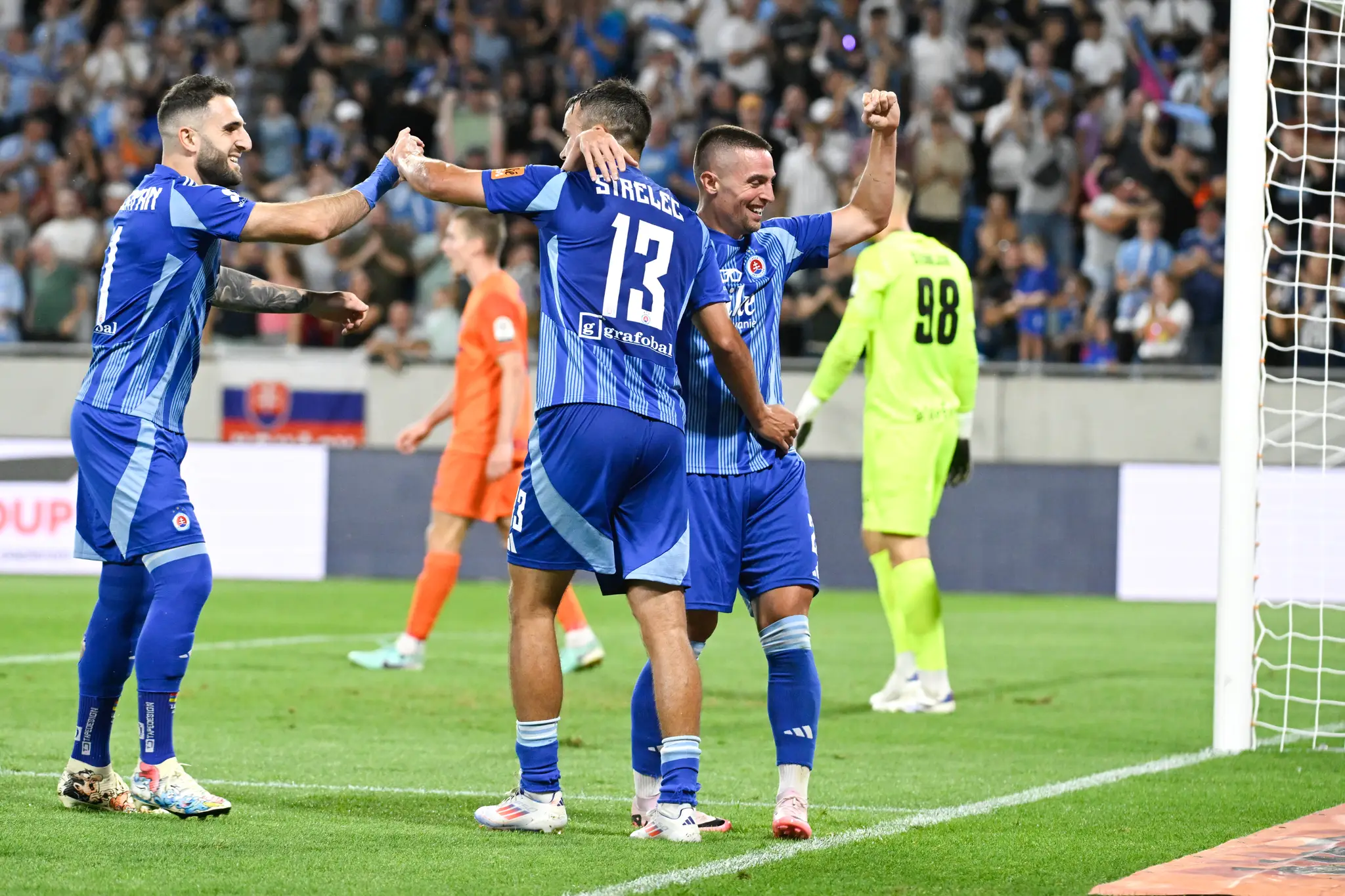 Na snímke zľava Tigran Barseghjan, Dávid Strelec a Róbert Mak (všetci Slovan).