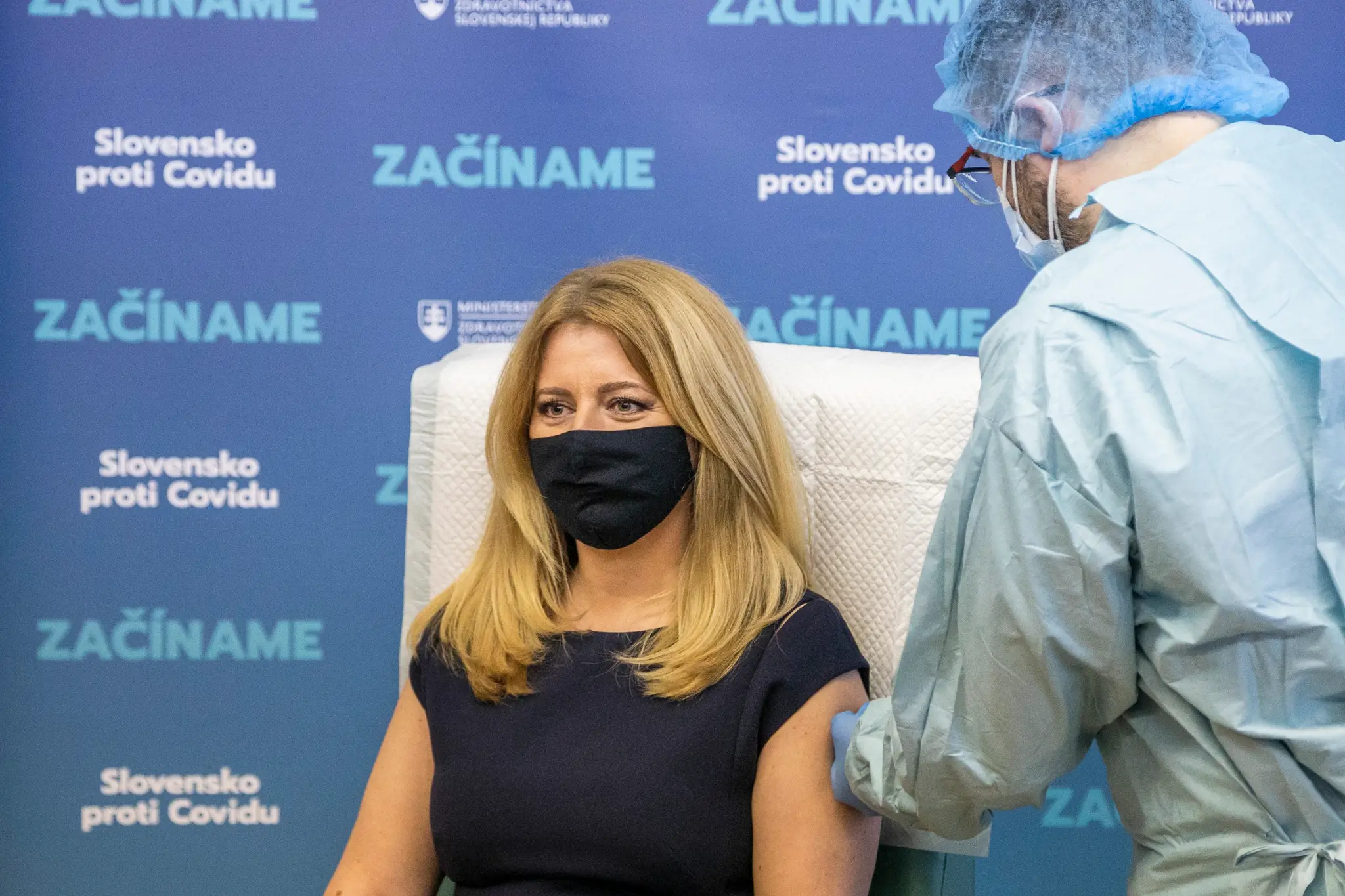 Zuzana Čaputová počas očkovania proti ochoreniu COVID-19 (27.12.2020)