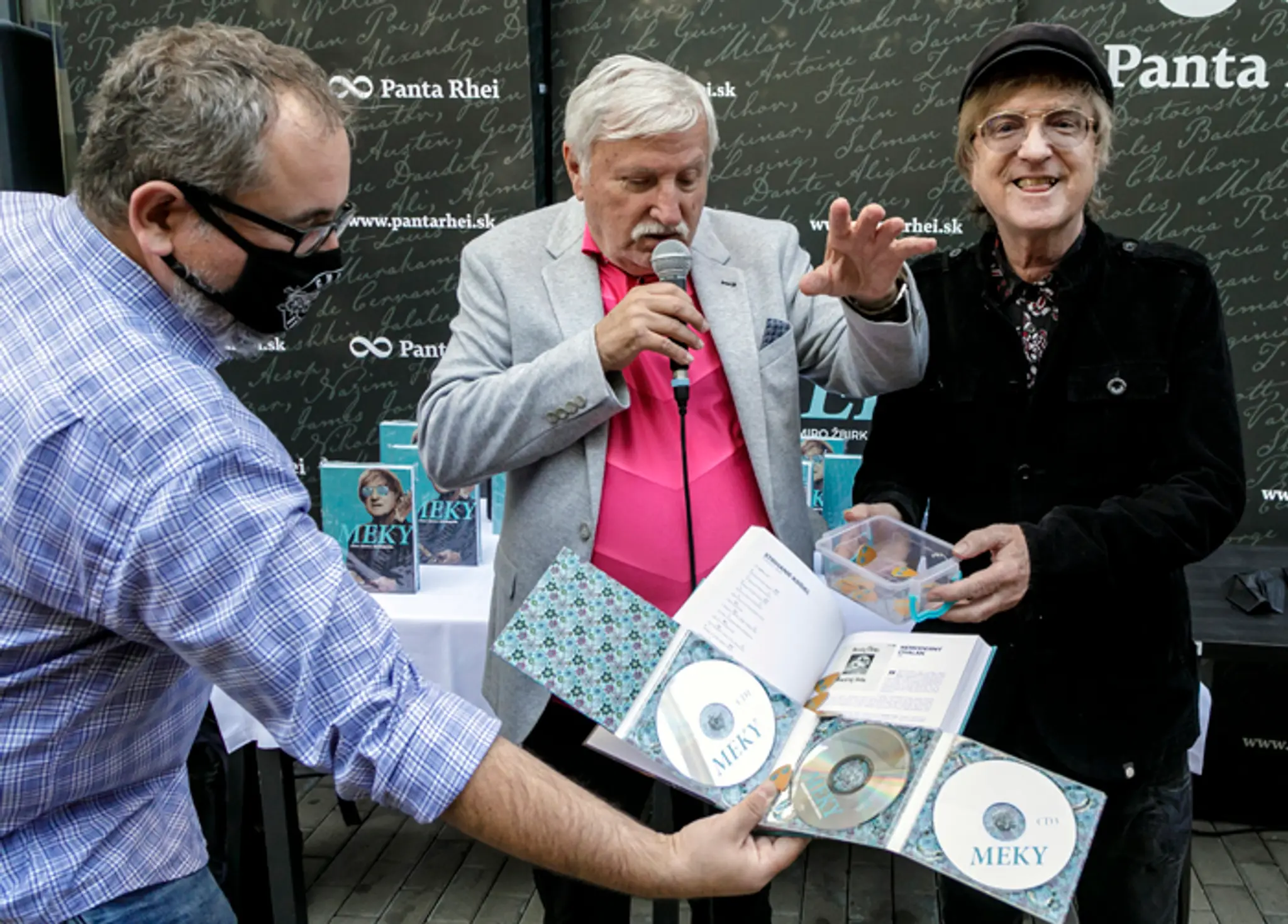 Miroslav Žbirka a Kamil Peteraj počas uvedenia novej knihy Miro Žbirka - Songbook (18. 9. 2020).