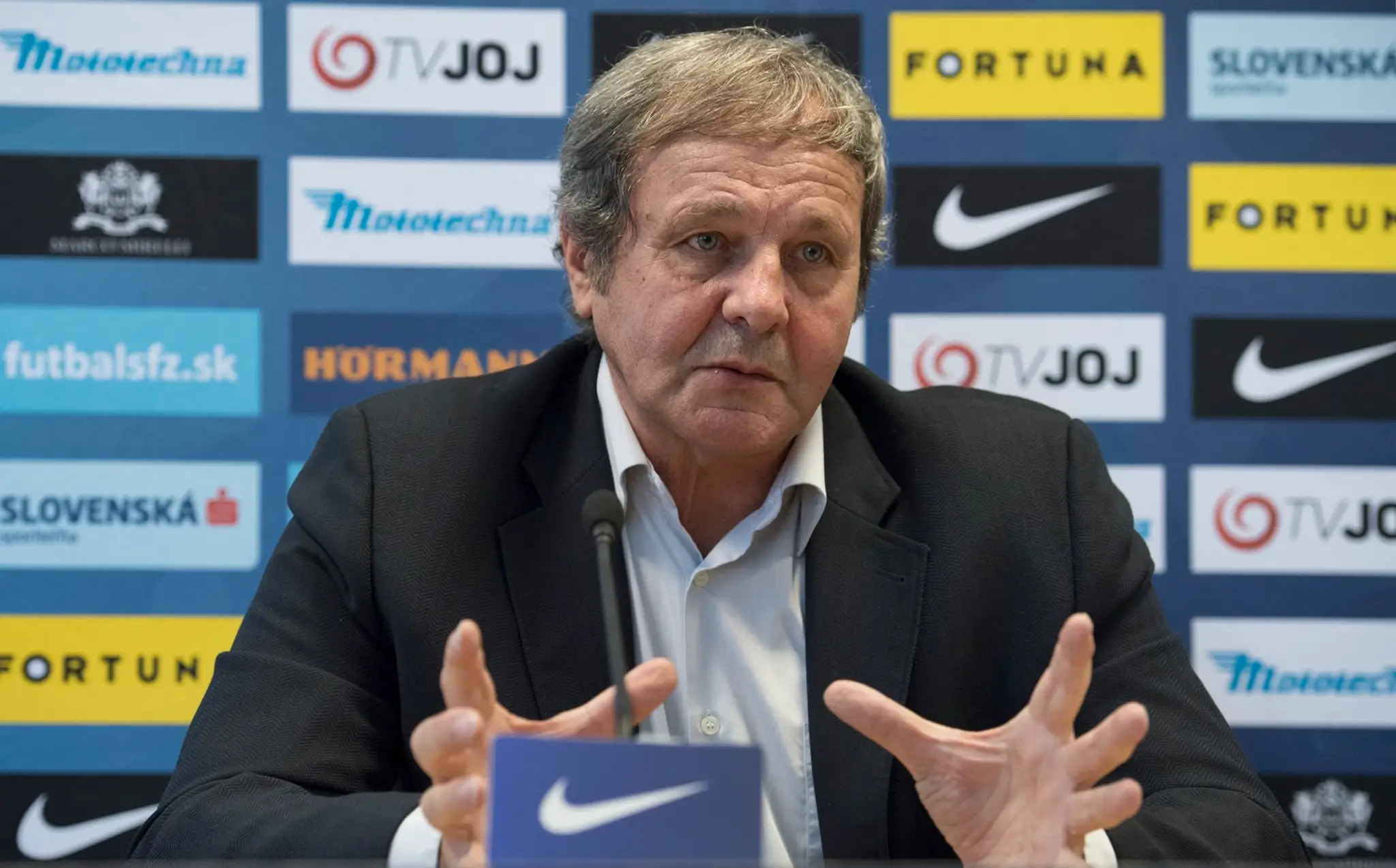 Ján Kozák počas tlačovej konferencie k nominácii na medzinárodný turnaj Kings Cup v thajskom Bangkoku.