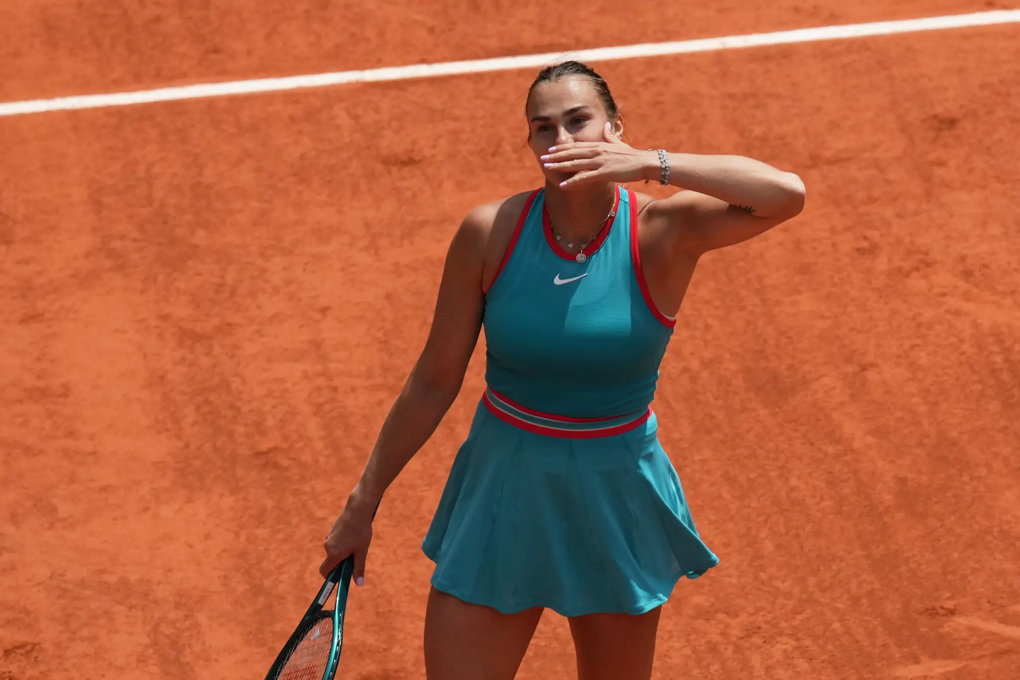 Bieloruská tenistka Arina Sabalenková oslavuje