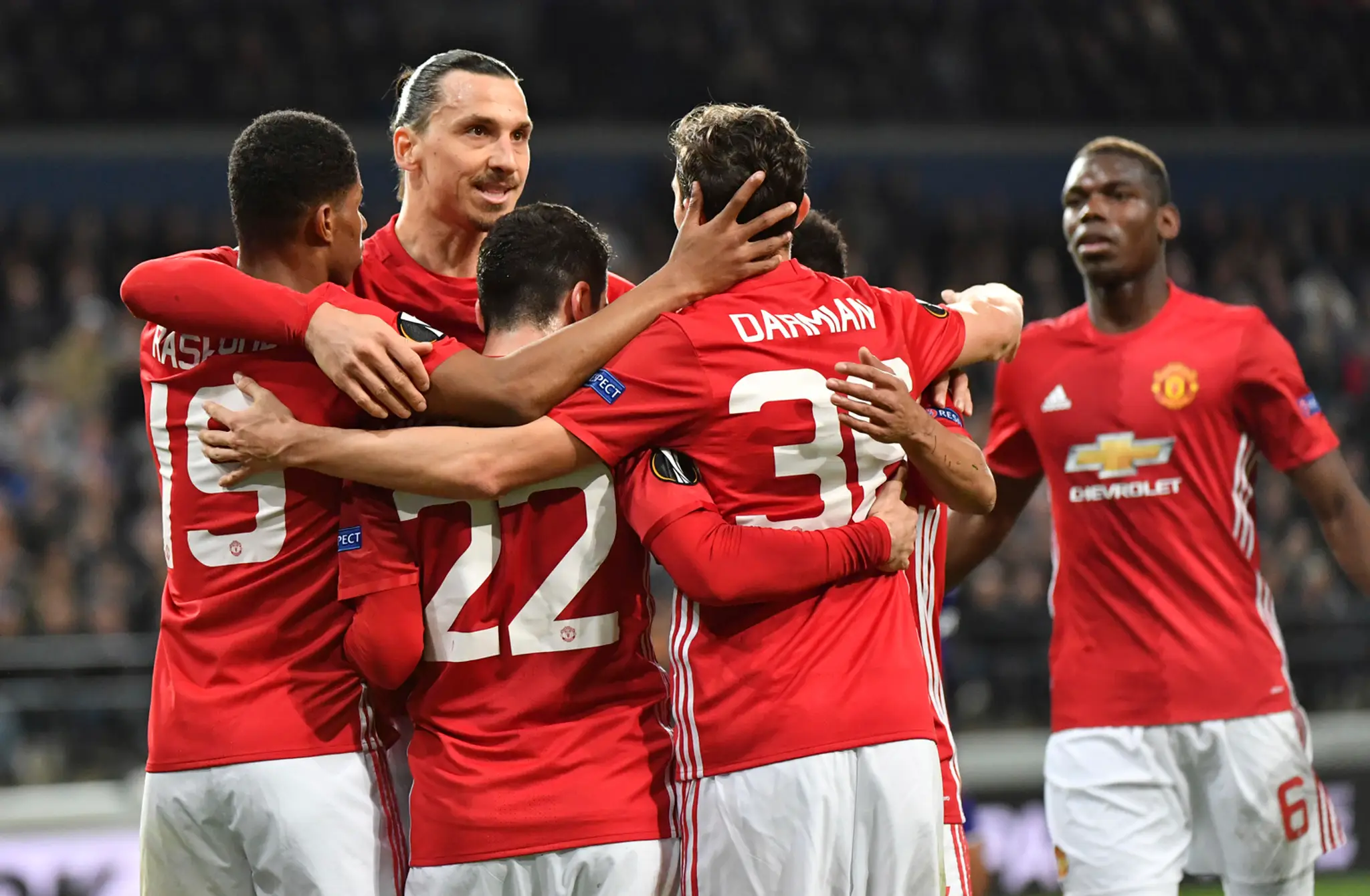 Hráči ManUtd sa tešia z gólu vo štvrťfinále EL proti Anderlechtu.