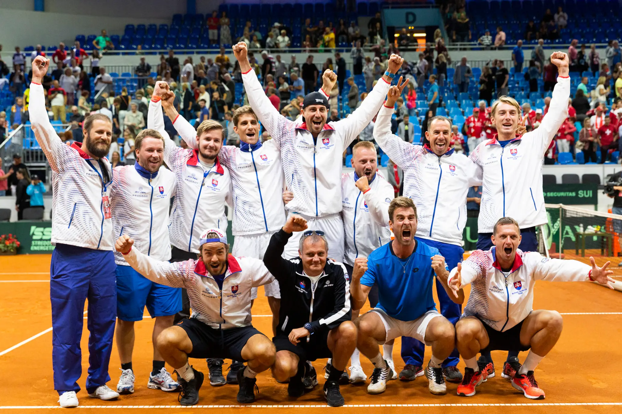 Tenista Norbert Gombos sa teší po výhre nad Švajčiarskom v 1. skupine euroafrickej zóny Davis cupu.