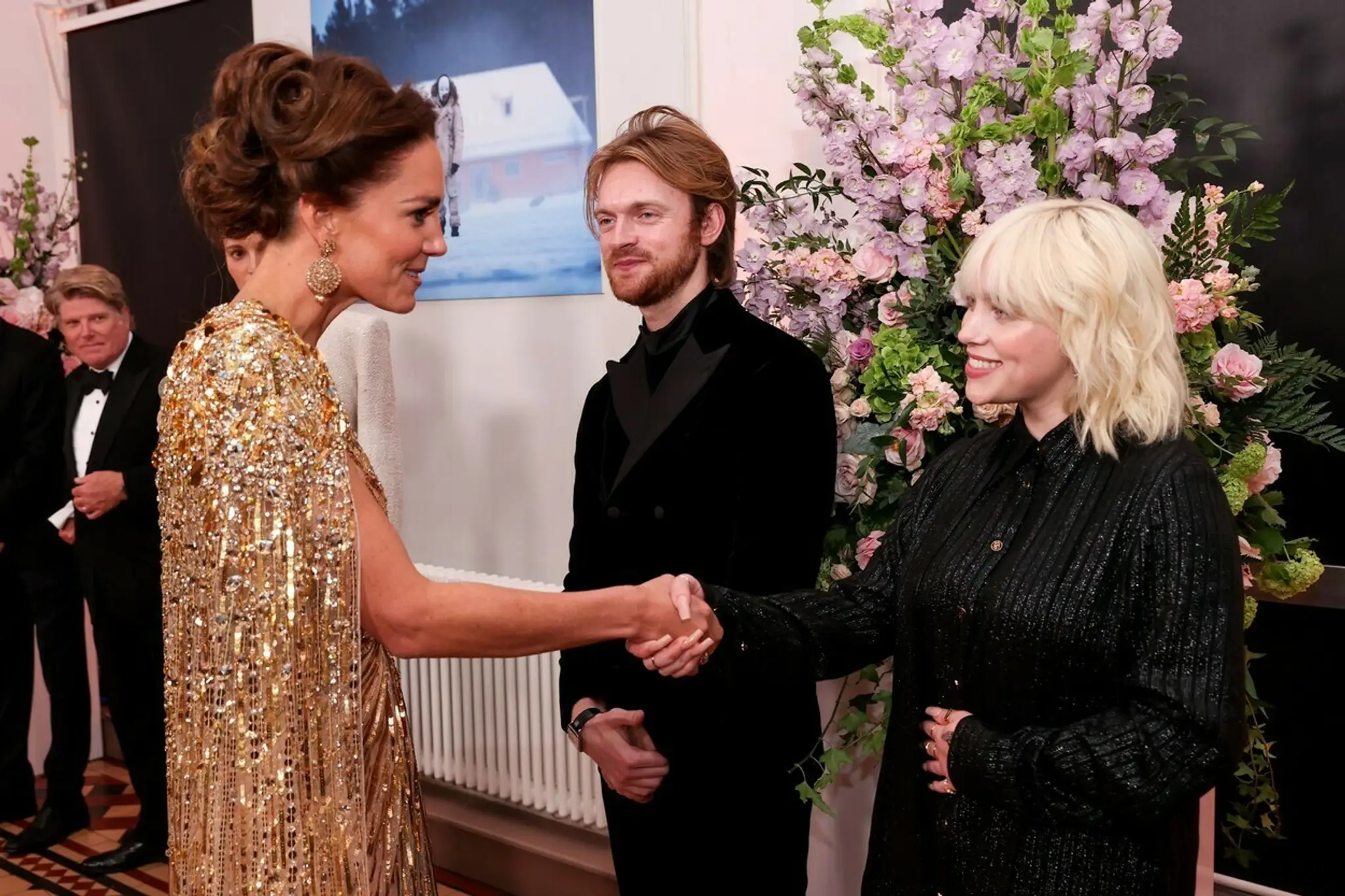 Kráľovská rodina na premiére novej bondovky.