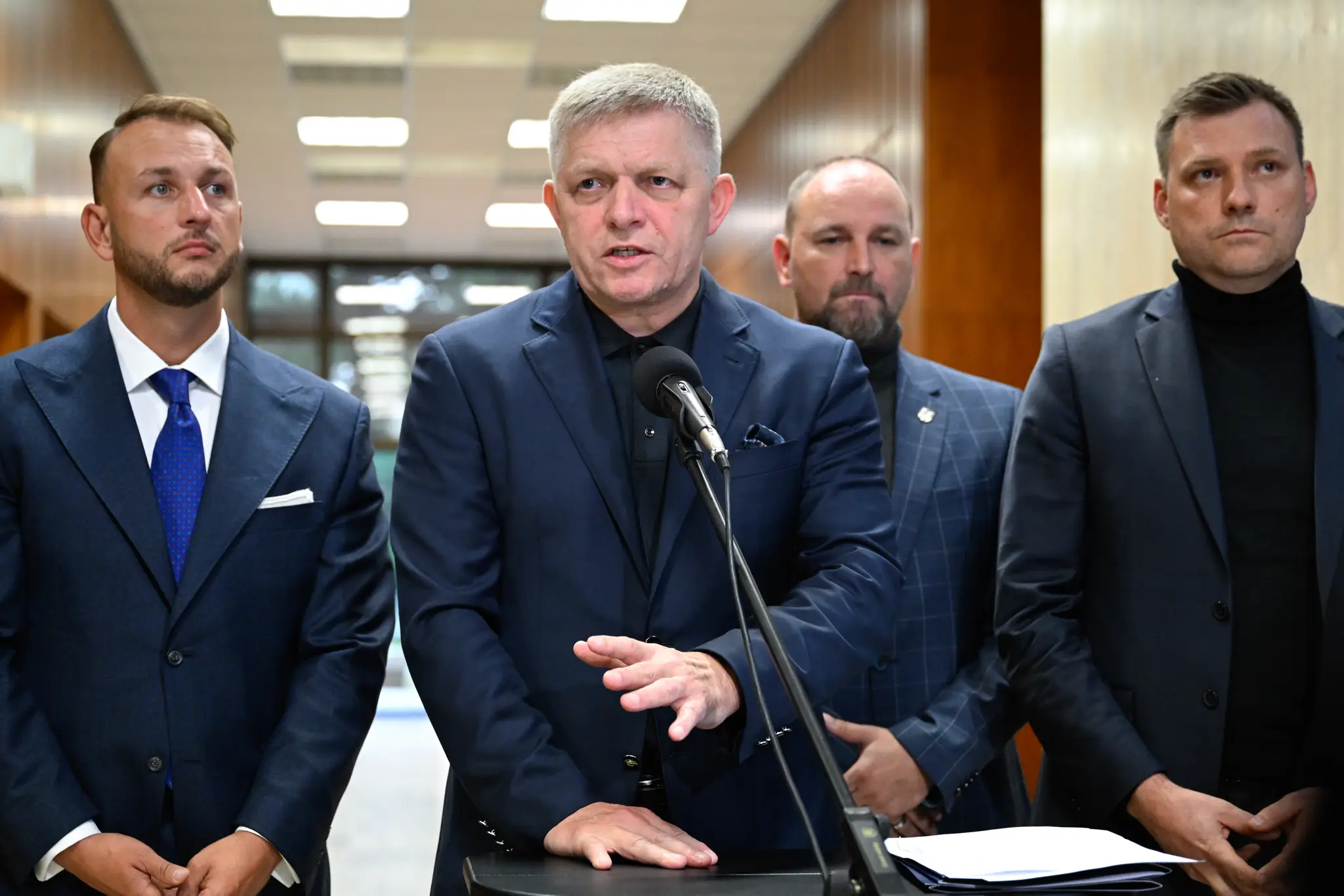 Mimoriadna schôdza vlády SR.