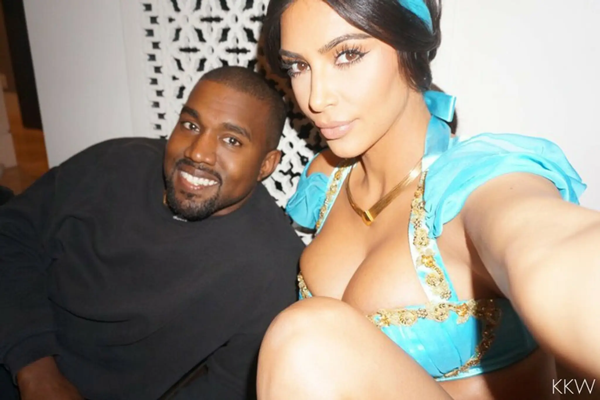 V dobrom aj zlom tu asi neplatí. Po tom, ako sa Kanye zrútil sa chce Kim rozvod