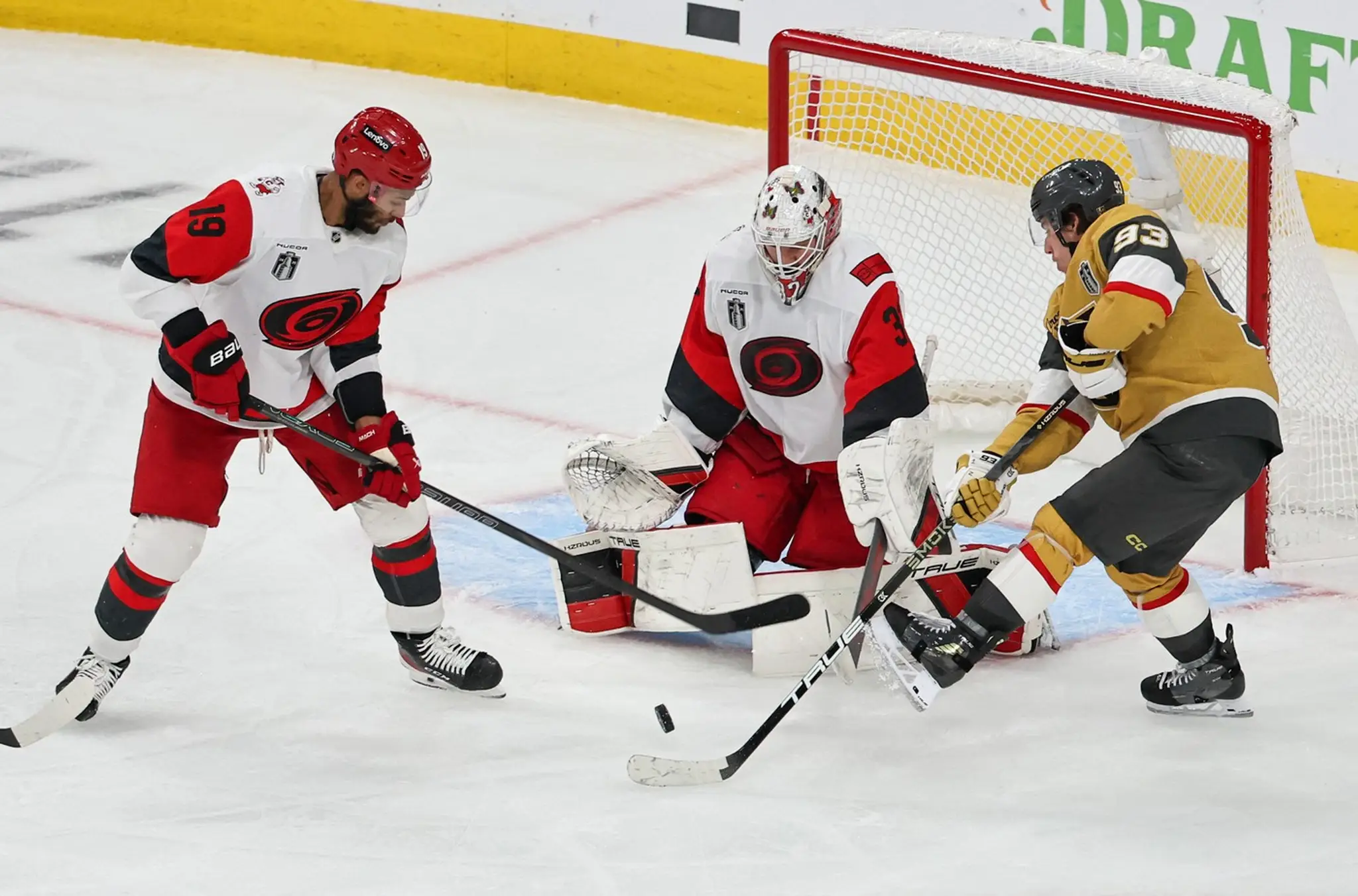 Frederik Andersen posilnil Edmonton Oilers.