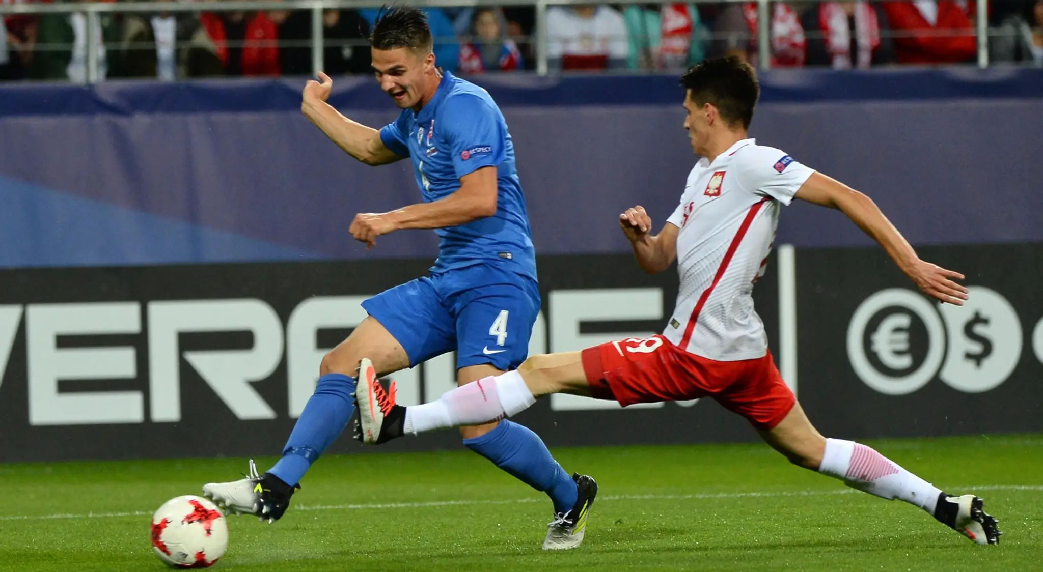 Martin Valjent strieľa gól Poľsku na ME vo futbale do 21 rokov.