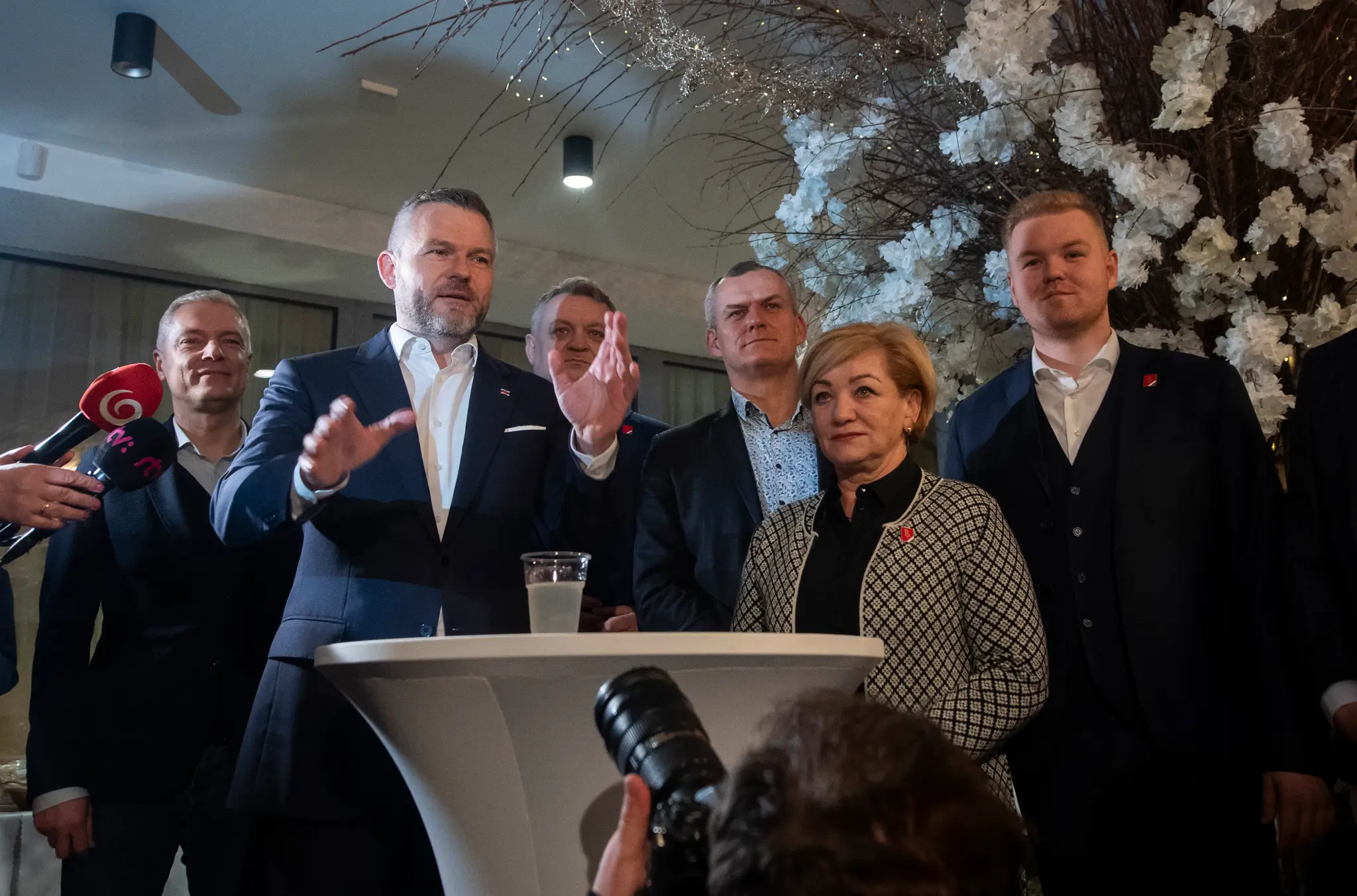Peter Pellegrini počas príchodu do svojej volebnej centrály