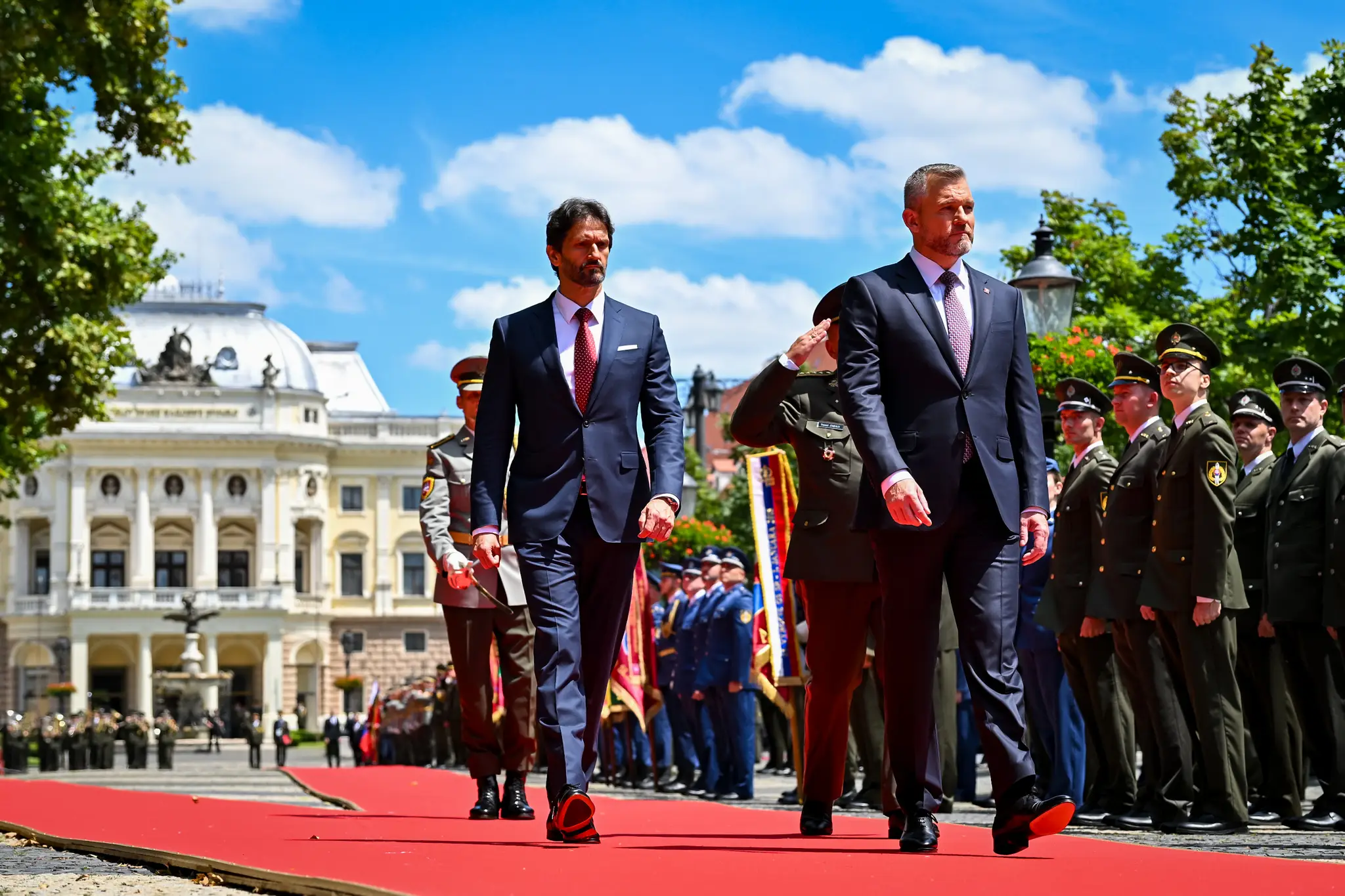 Prehliadka armády prezidentom po inaugurácii.