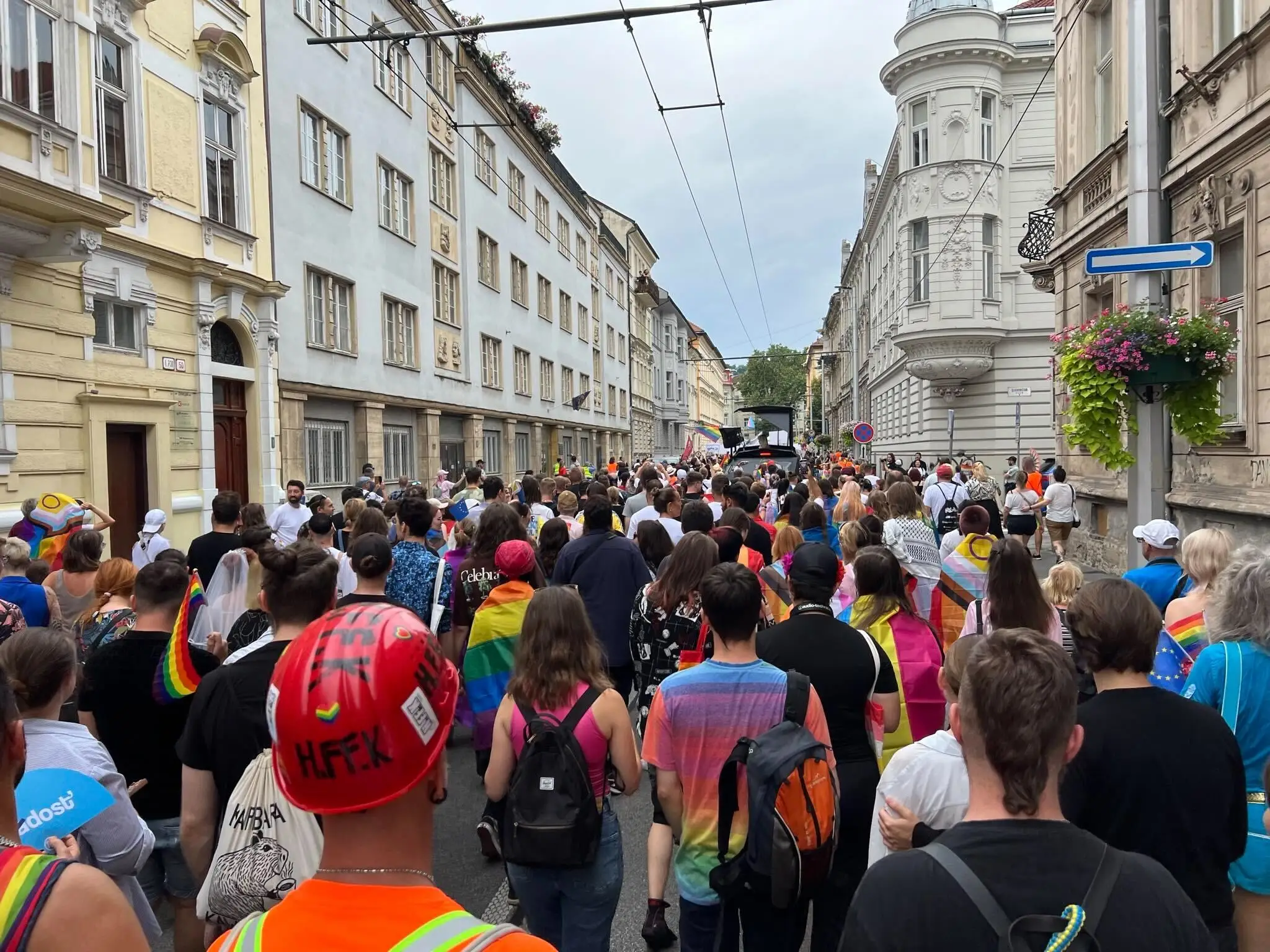 Dúhový Pride v uliciach Bratislavy.