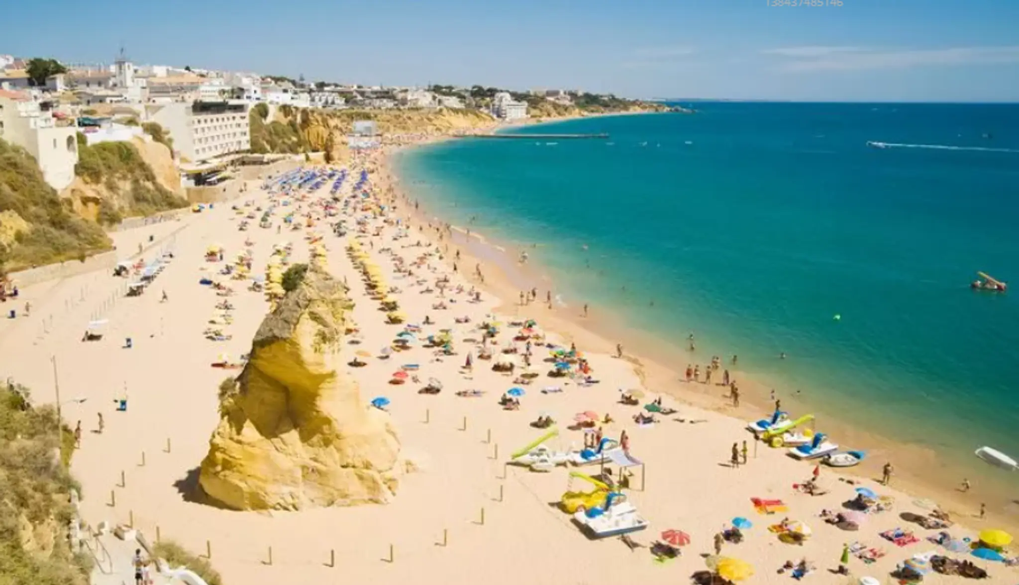 Pláž v Albufeira.