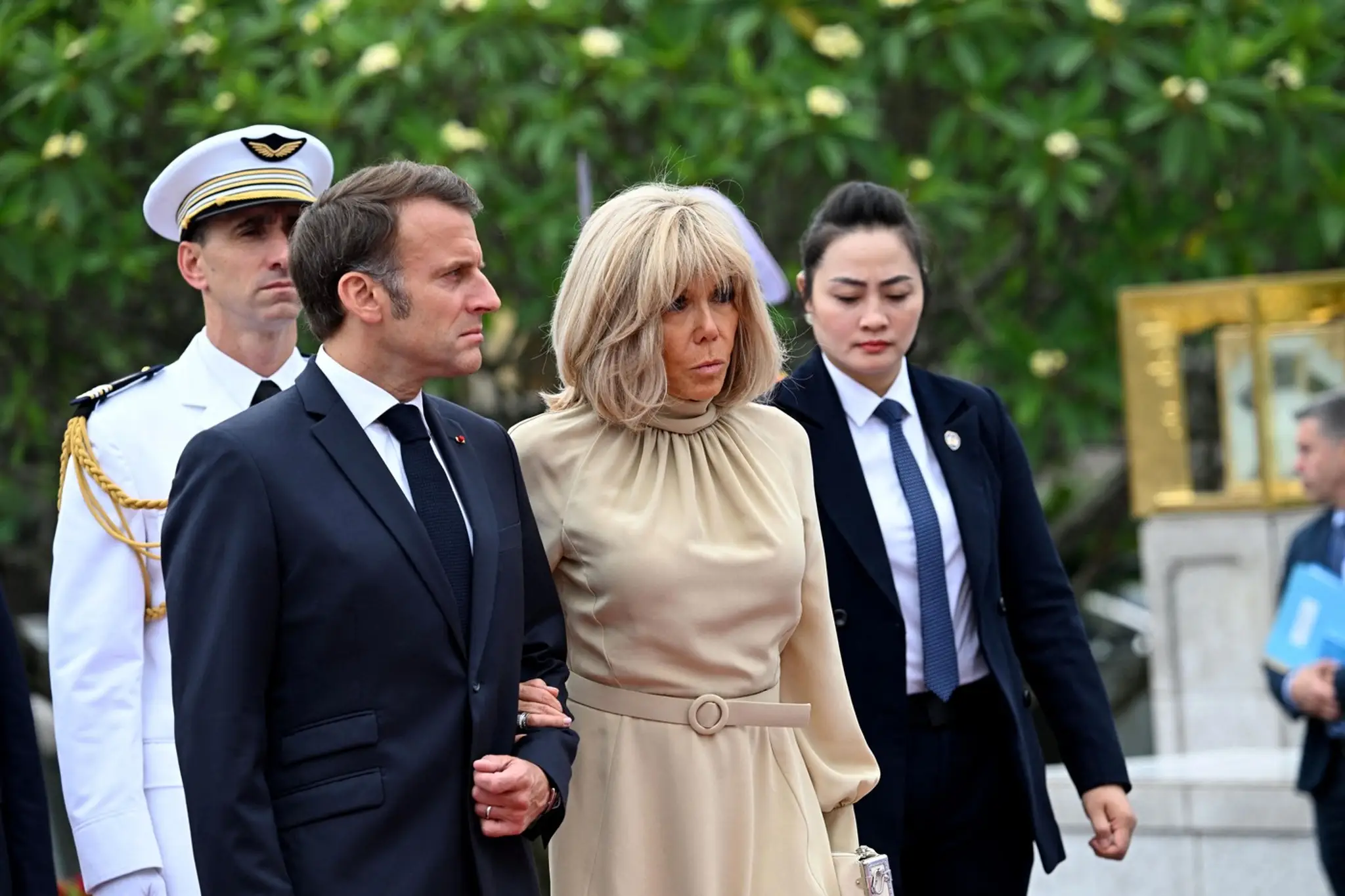 Francúzsky prezident Emmanuel Macron s manželkou 