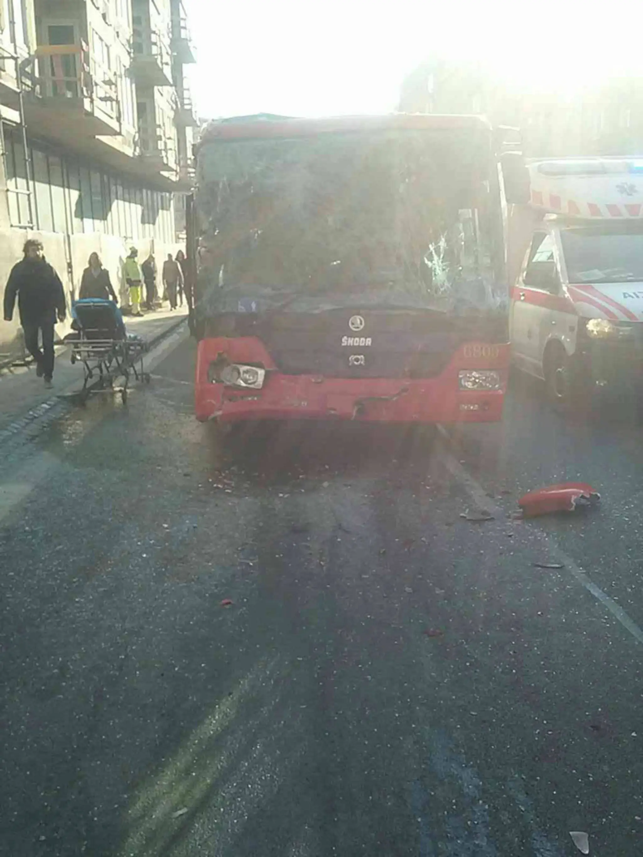 Nehoda autobusu a trolejbusu v Bratislave.