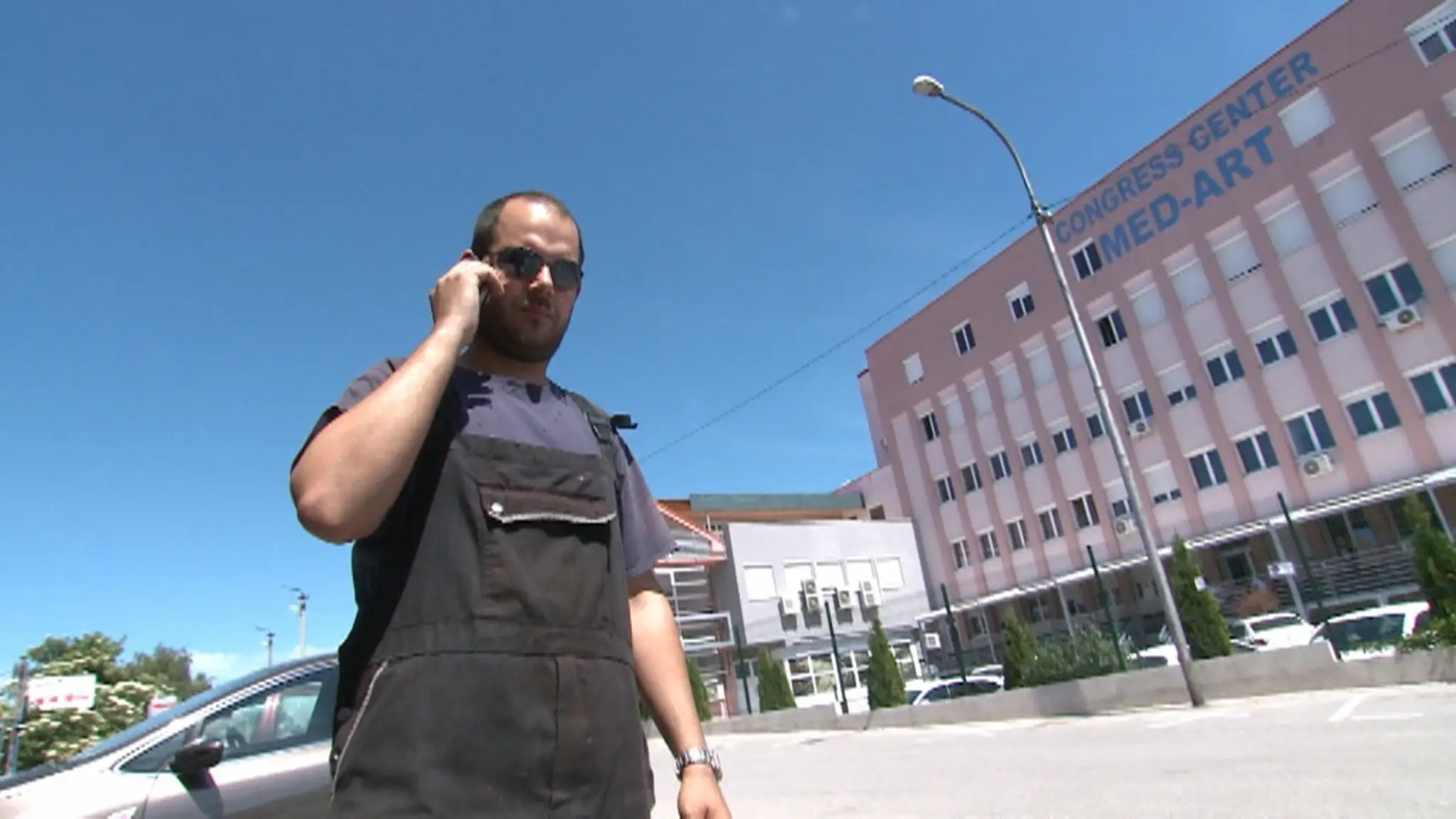 Drahý telefonát.