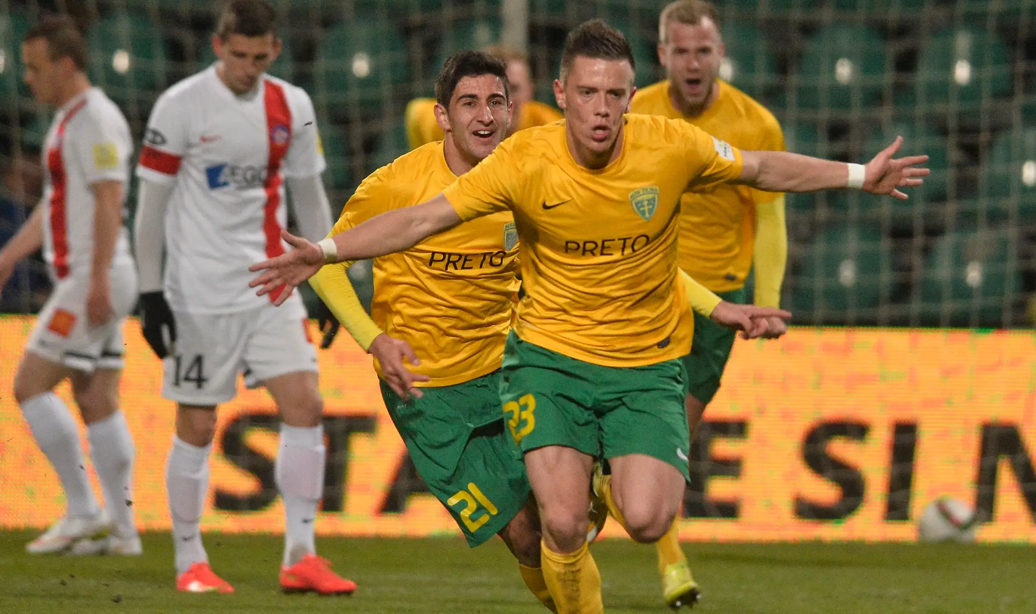 Jaroslav Mihalík oslavuje gól v drese Žiliny v roku 2015.