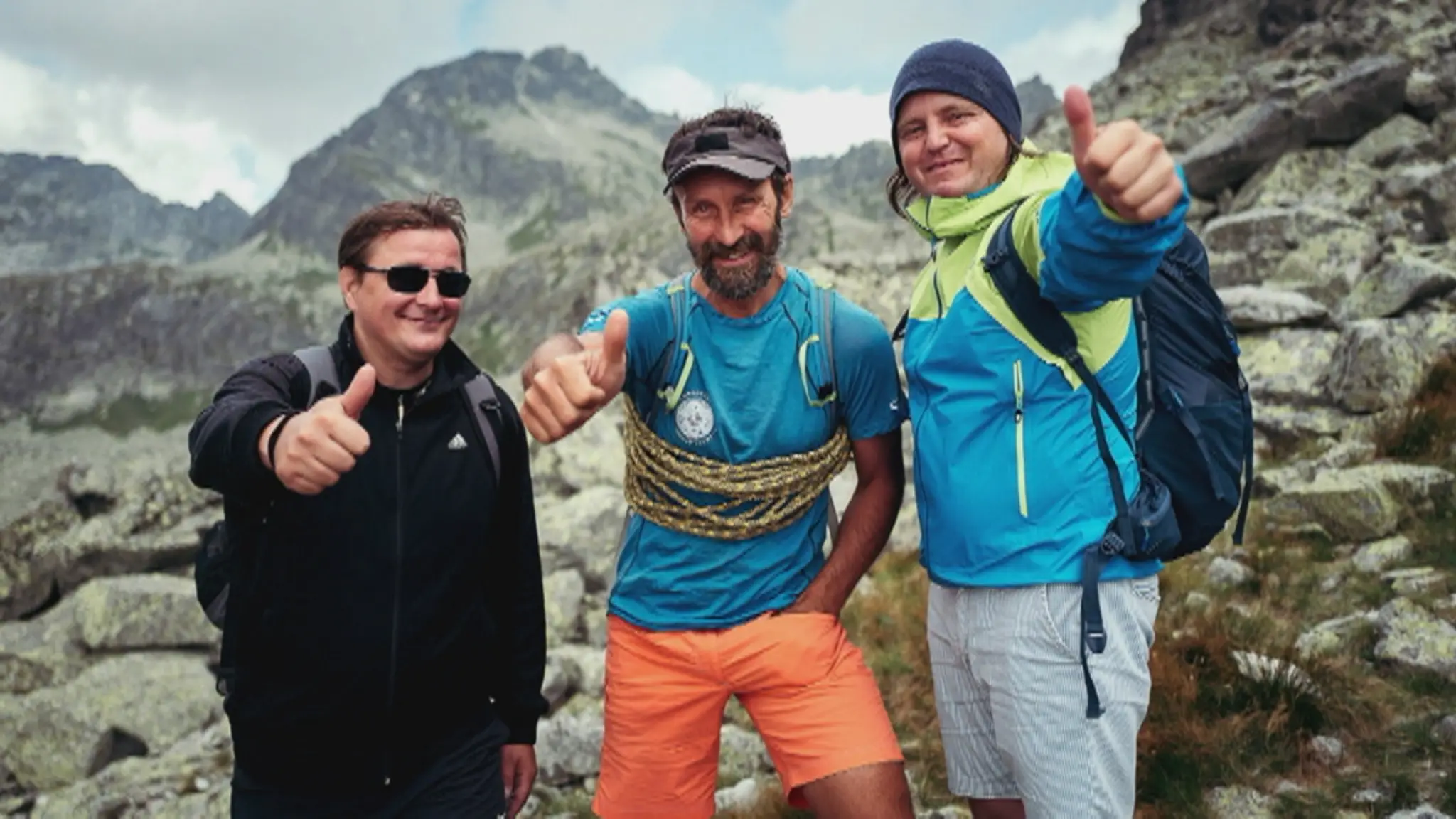 Ján Tribula s fotografom Jánom Štovkom a horským vodcom