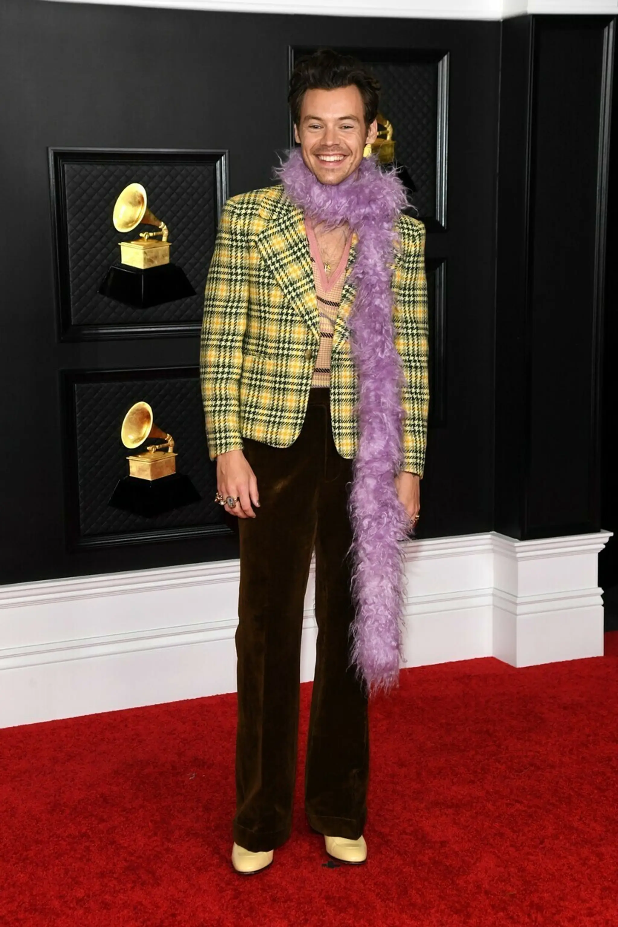 Harry Styles na 63. ročníku hudobných cien Grammy v Los Angeles