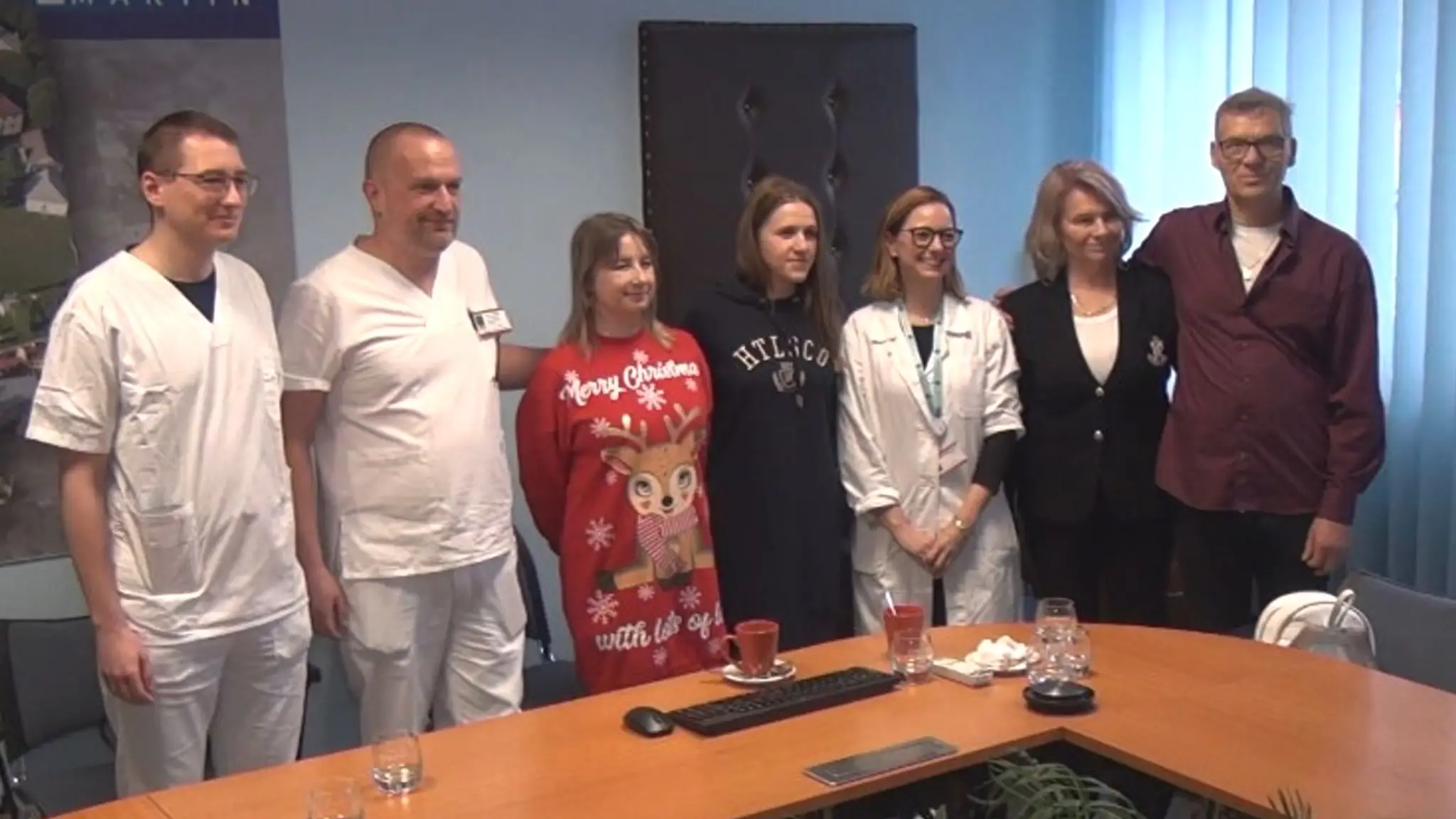 Spojilo ich darcovstvo obličiek. 