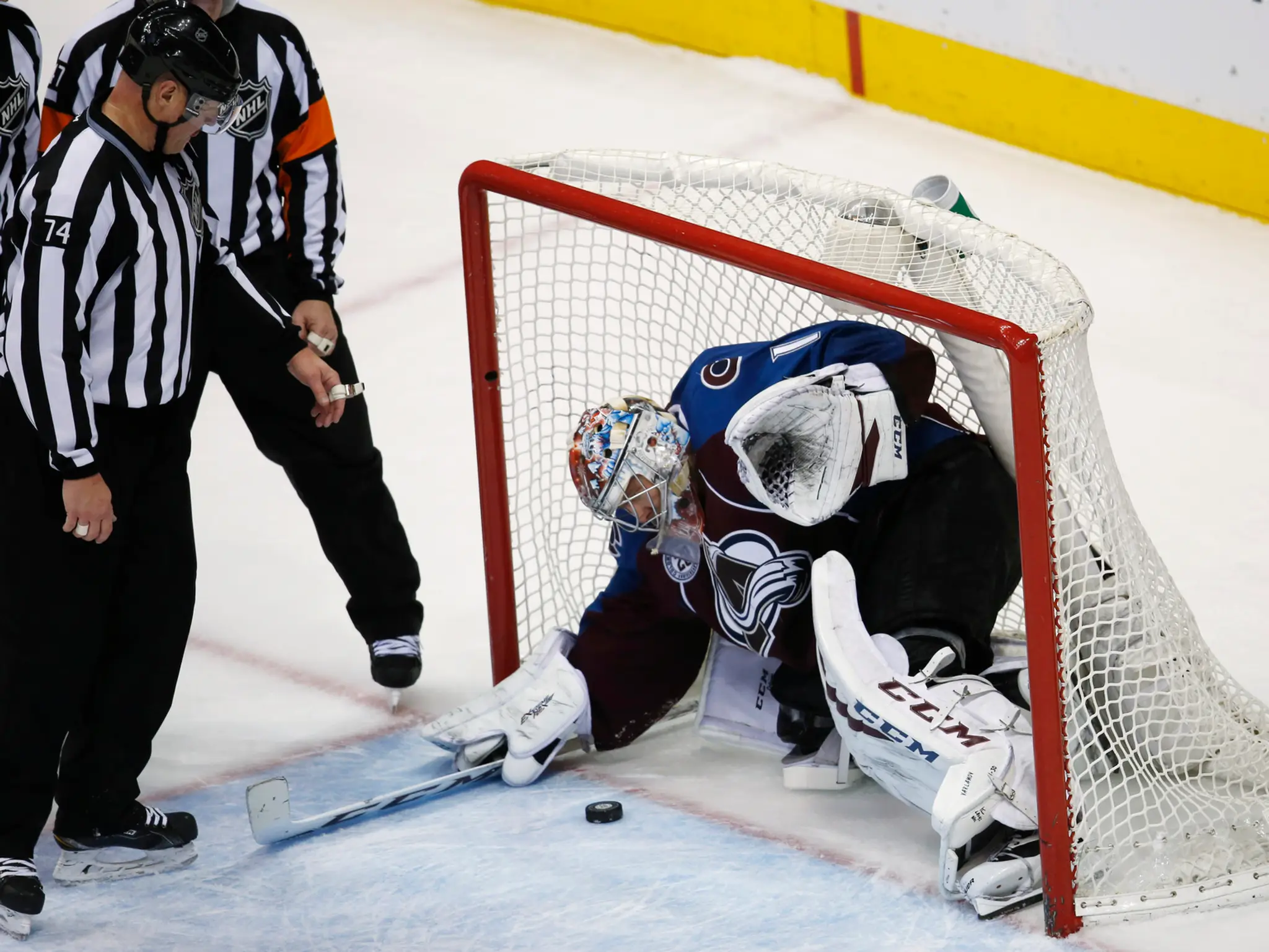Semjon Varlamov si poradil som všetkými troma nájazdy St. Louis Blues.