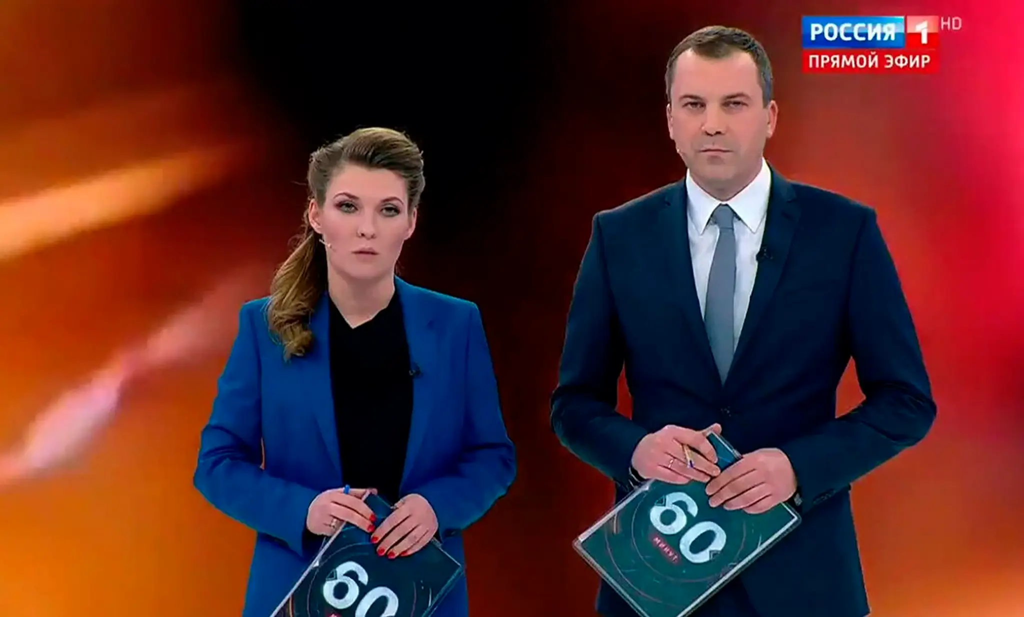 Moderátorka Oľga Skabejevová a jej kolega Jevgenij Popov.