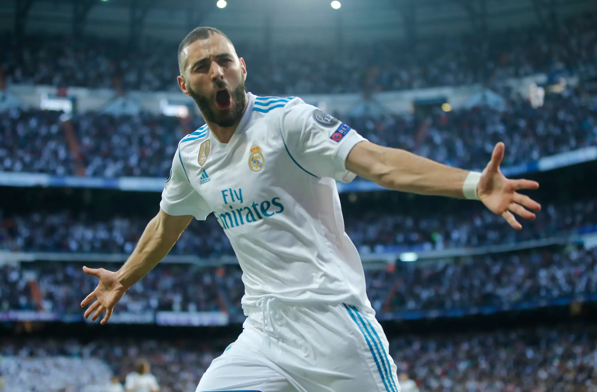 Karim Benzema z Realu jasá po góle.