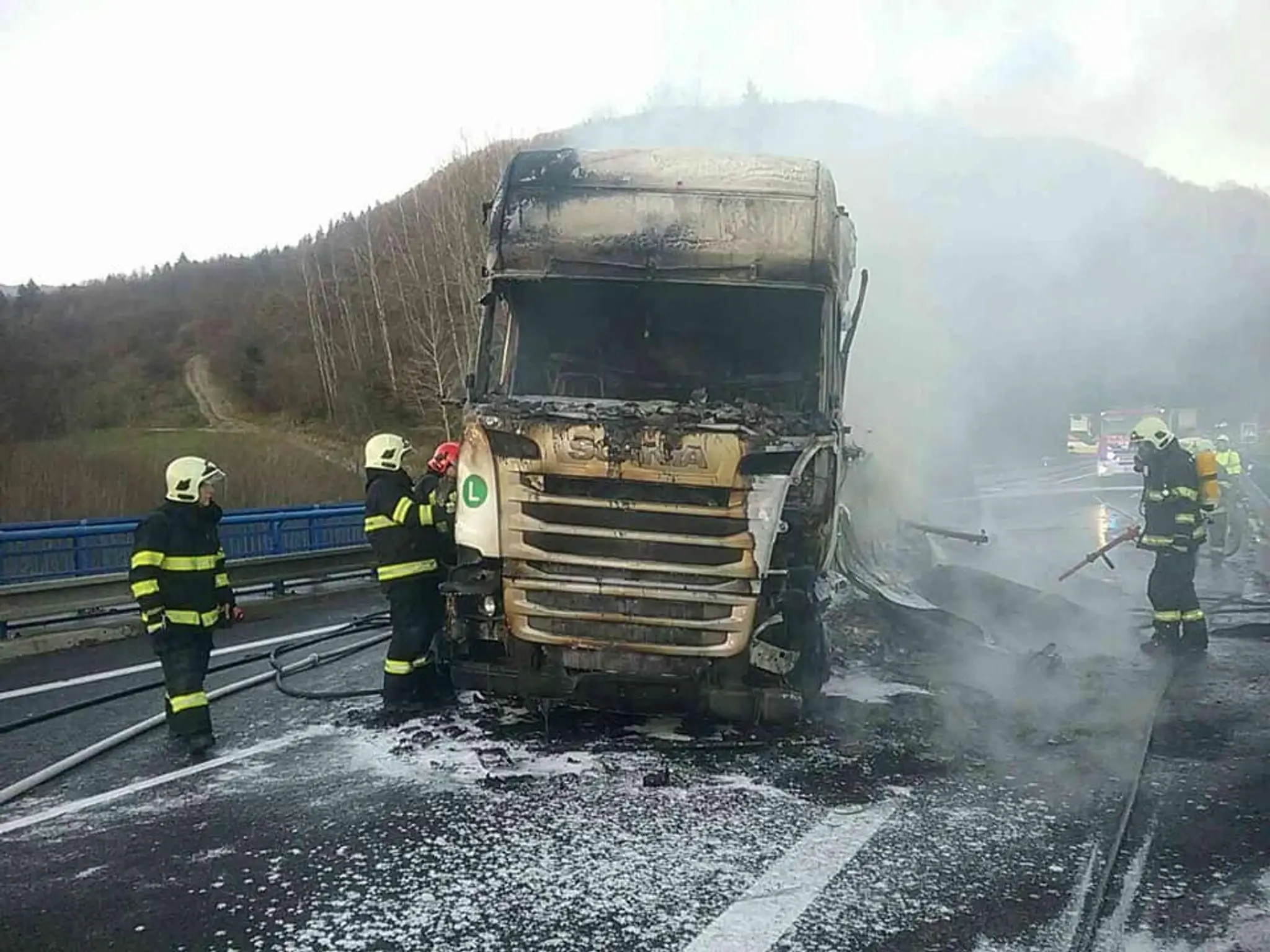 Nehoda na rýchlostnej ceste R3 v katastri obce Horná Lehota.