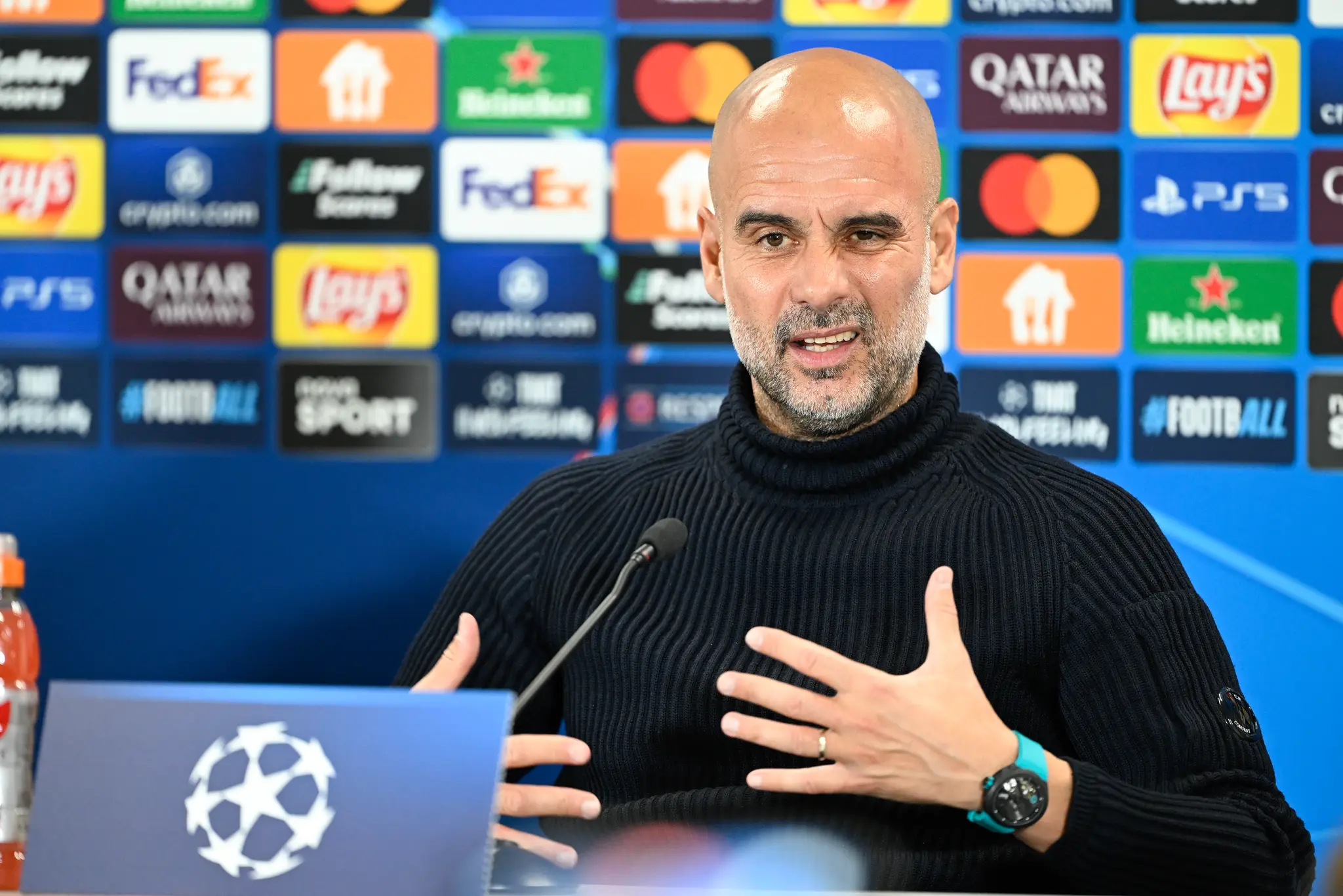 Na snímke španielsky tréner Manchesteru City Pep Guardiola počas tlačovej konferencie.