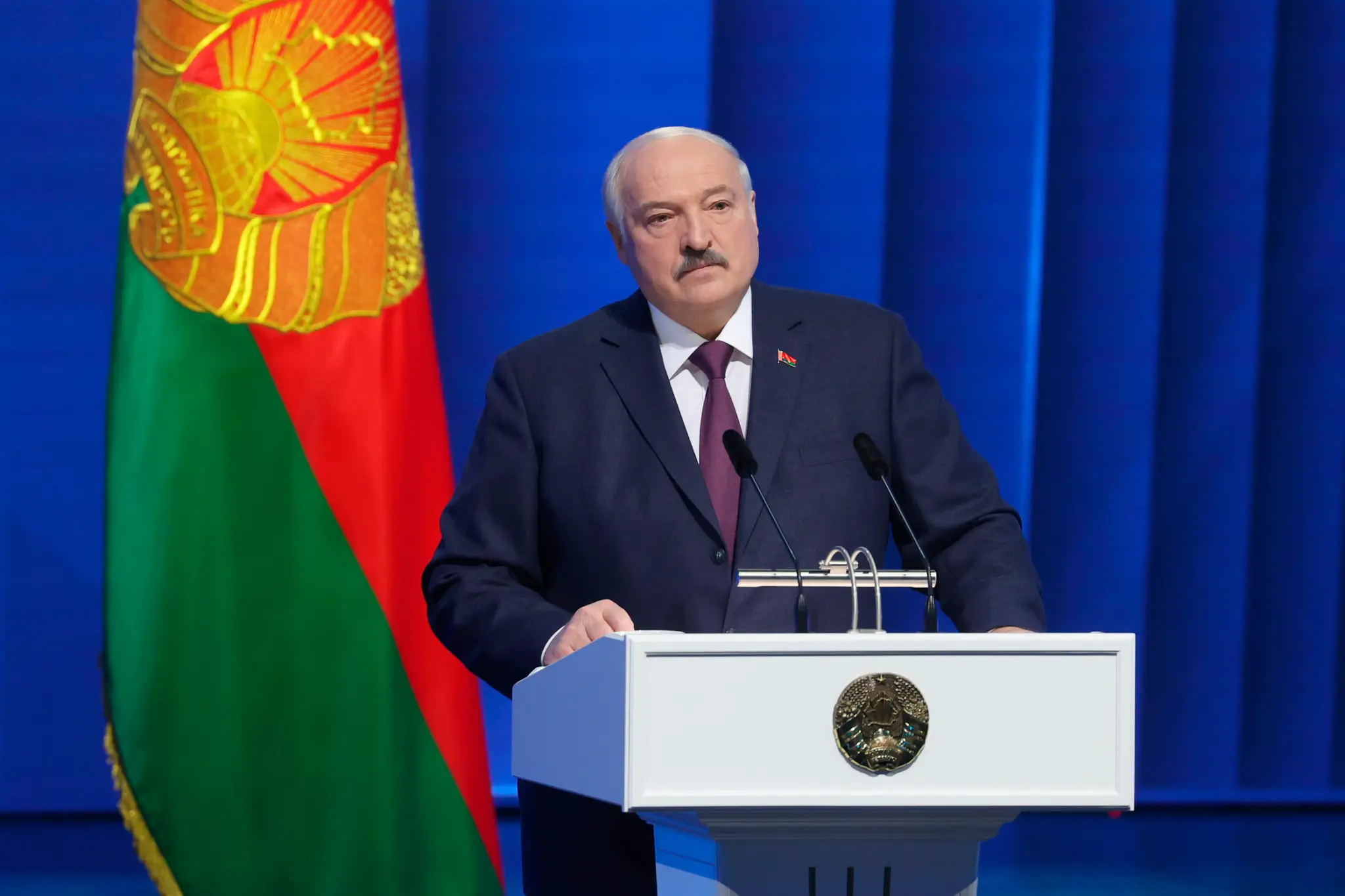 Bieloruský prezident Alexandr Lukašenko vystupuje s prejavom o stave krajiny v Minsku.