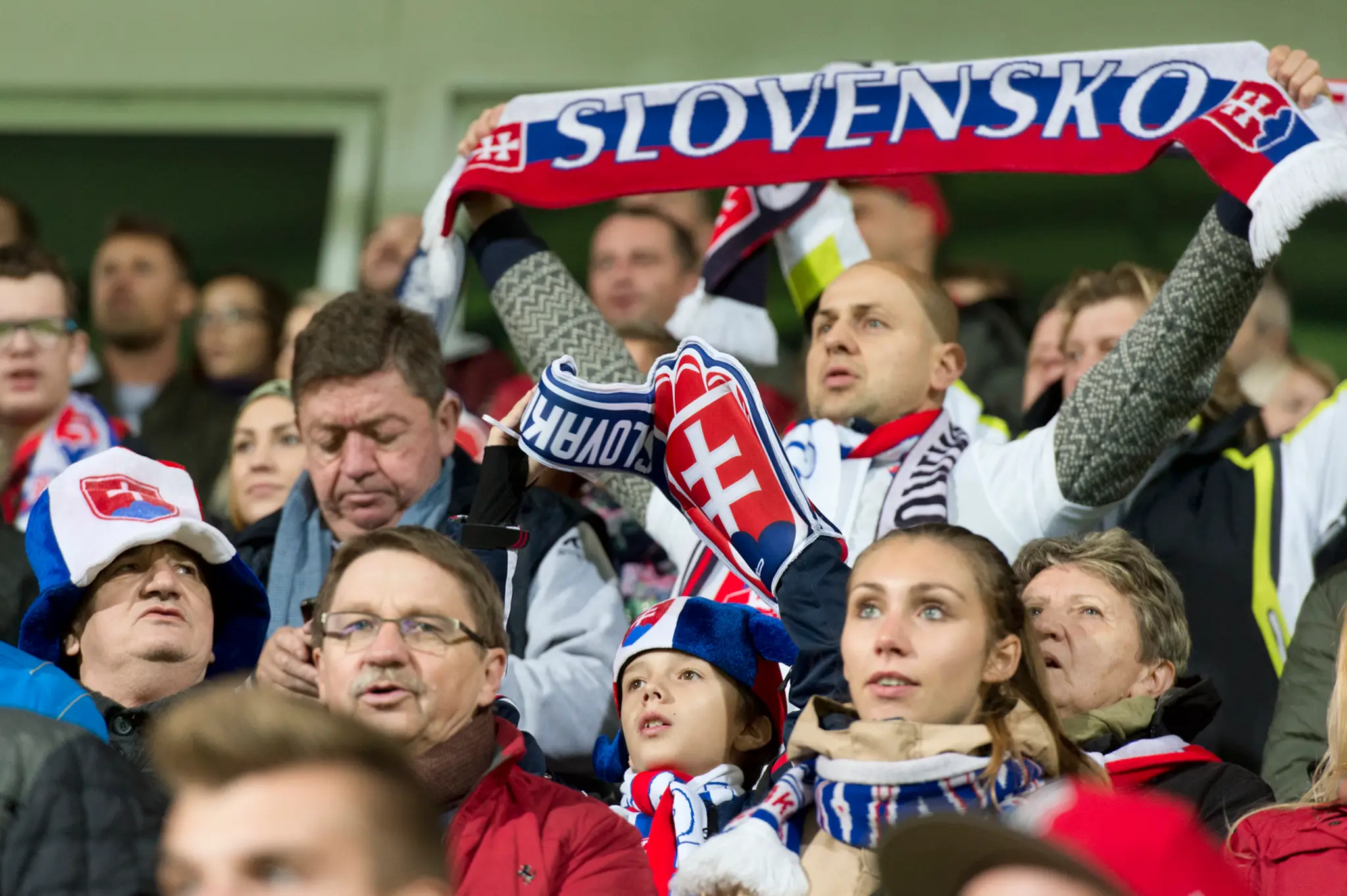 Na snímke slovenskí fanúšikovia  v prípravnom futbalovom zápase Slovensko – Island v Žiline