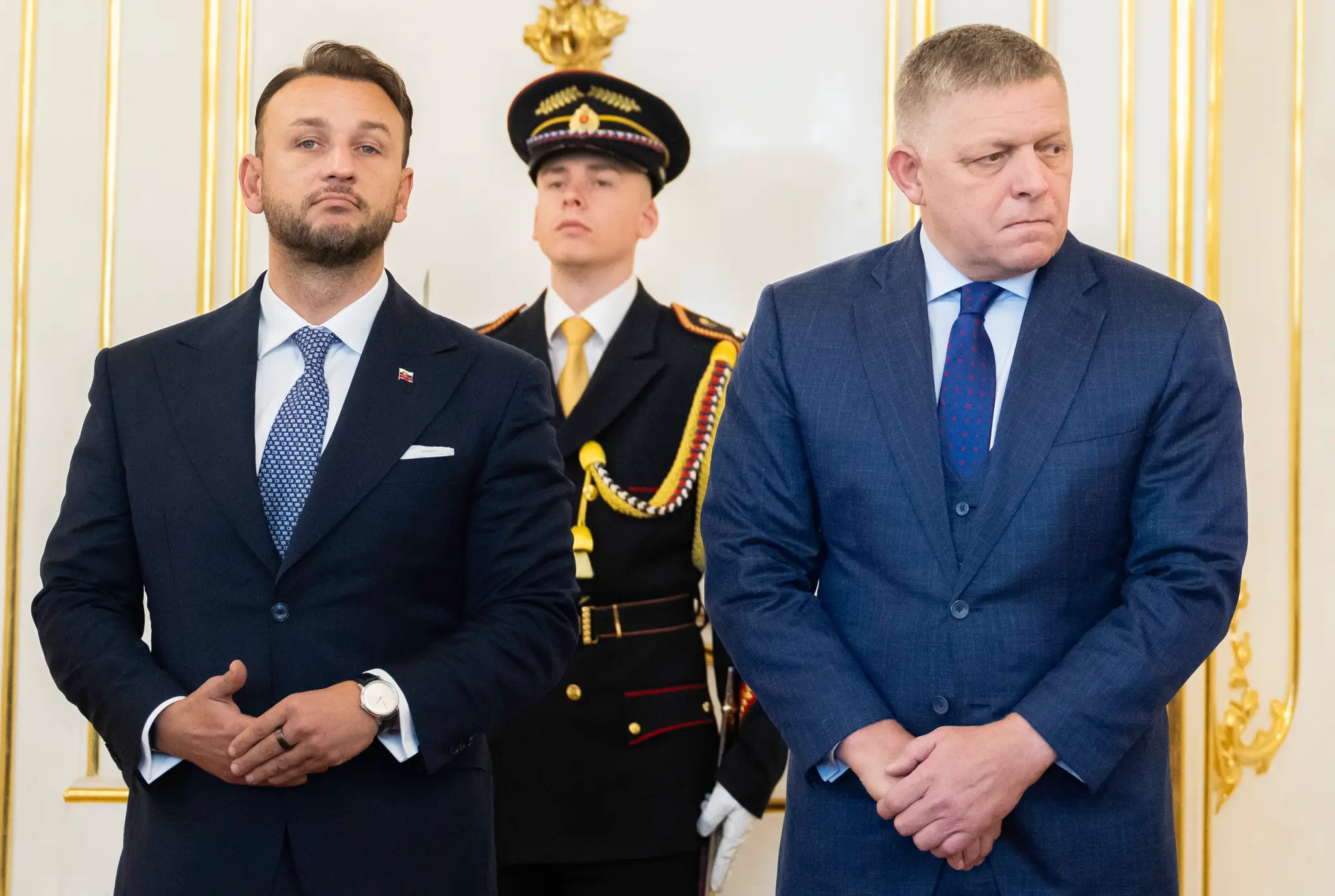 Na snímke sprava premiér a predseda SMER-SD Robert Fico a predseda HLAS-SD a minister vnútra Matúš Šutaj Eštok.