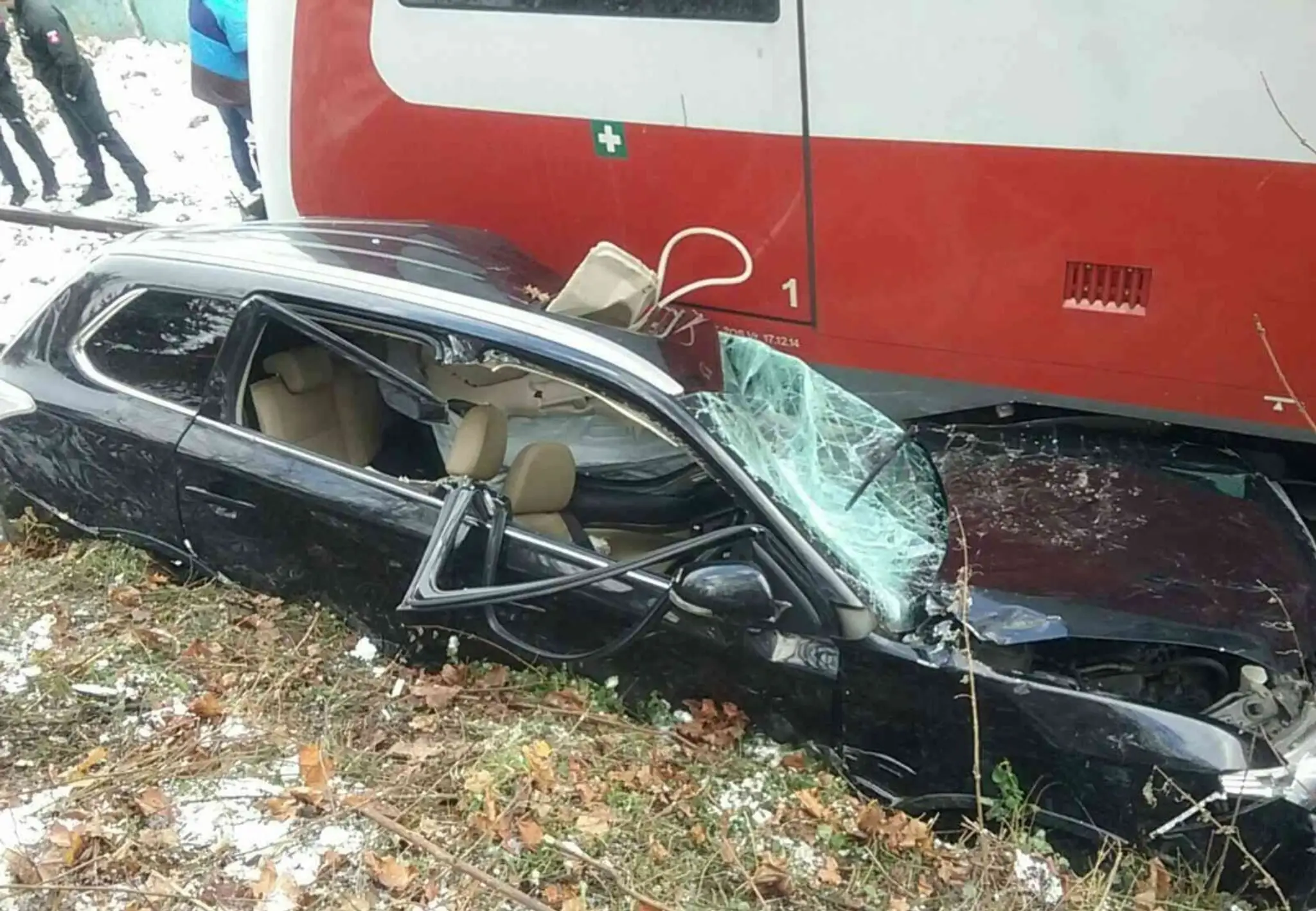 Zrážka vlaku s autom.