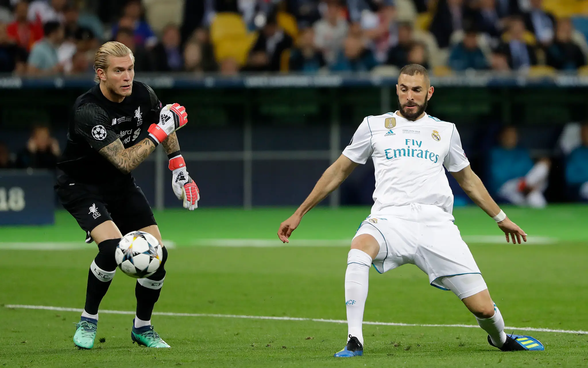 Brankár Karius naservíroval prvý gól Benzemovi.