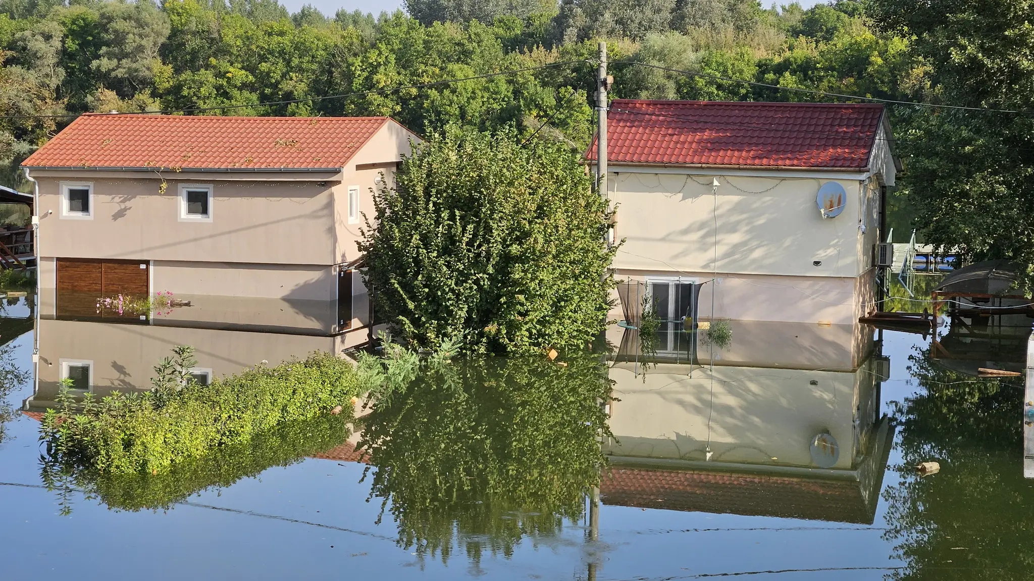 Na juhu Slovenska sa pripravujú na záplavy. 