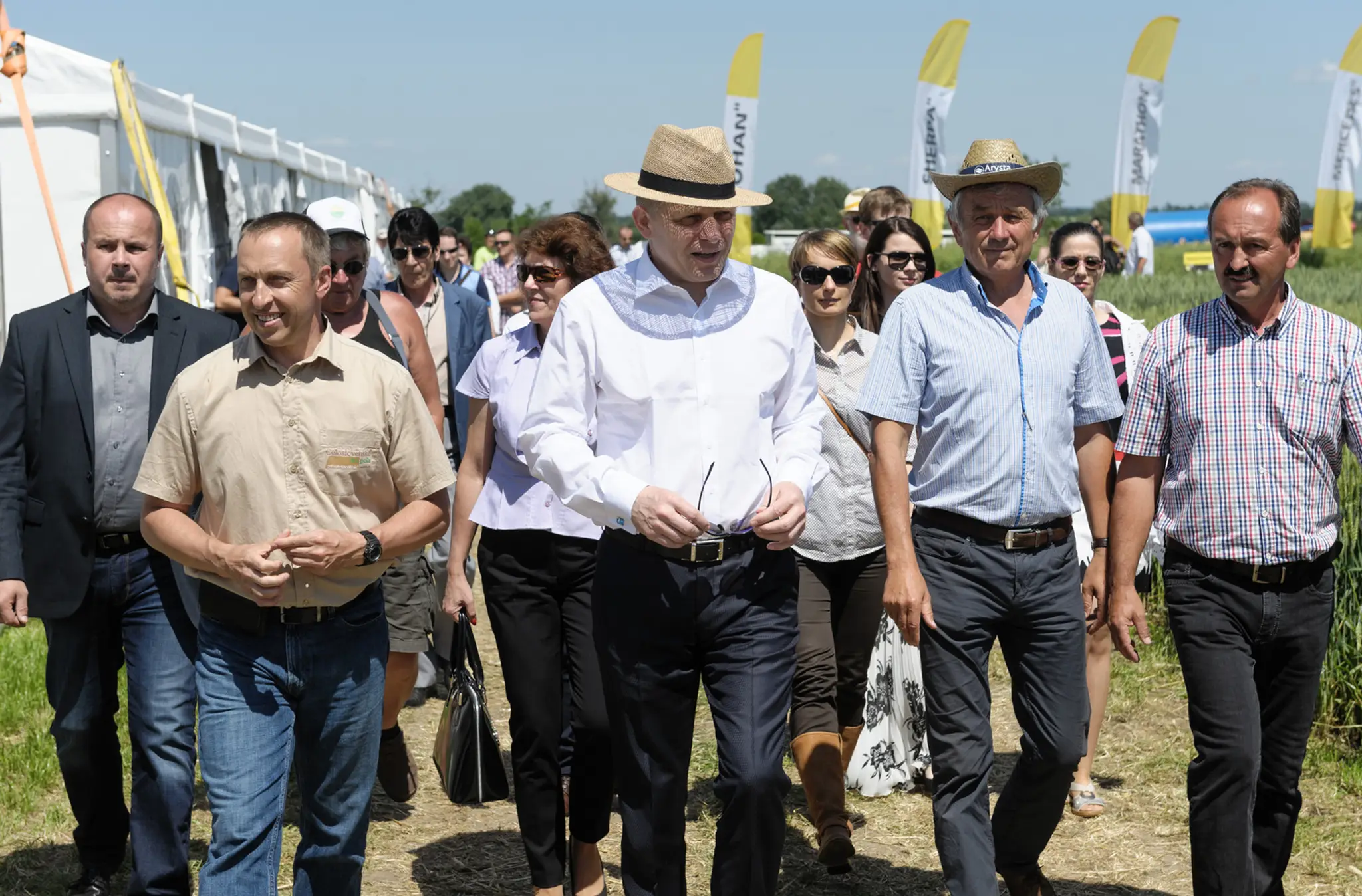Predseda vlády SR Robert Fico počas návštevy výstavy v Dvoroch nad Žitavou 2016.