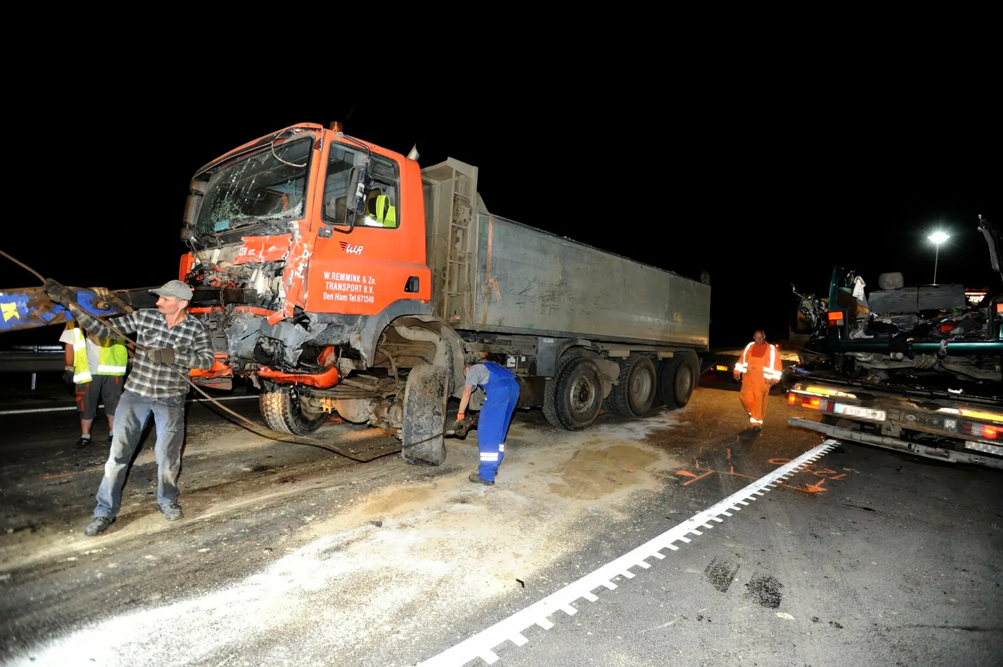Minibus sa zrazil s nákladiakom v Maďarsku