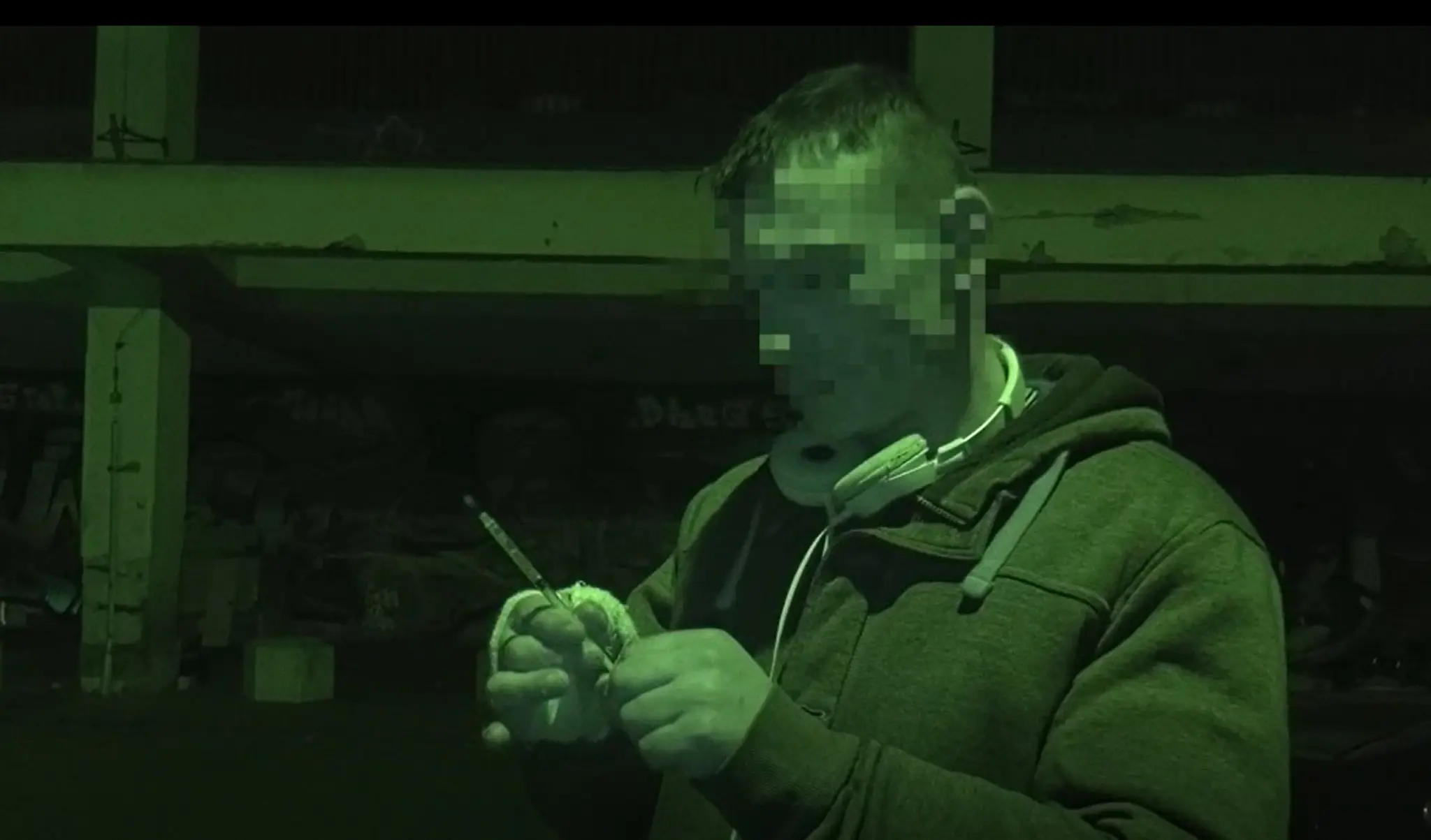 Mladá žena s dvomi deťmi predáva svoje telo. Aby mala na dávku drogy
