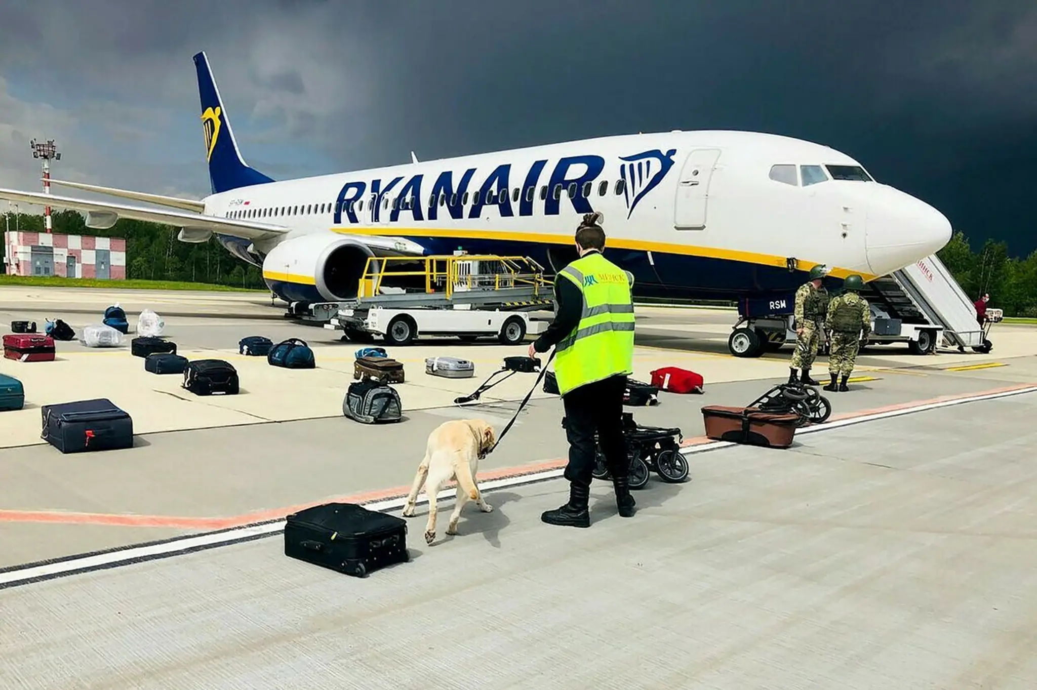 Pilotom Ryanairu nariadili v Bielorusku pristáť