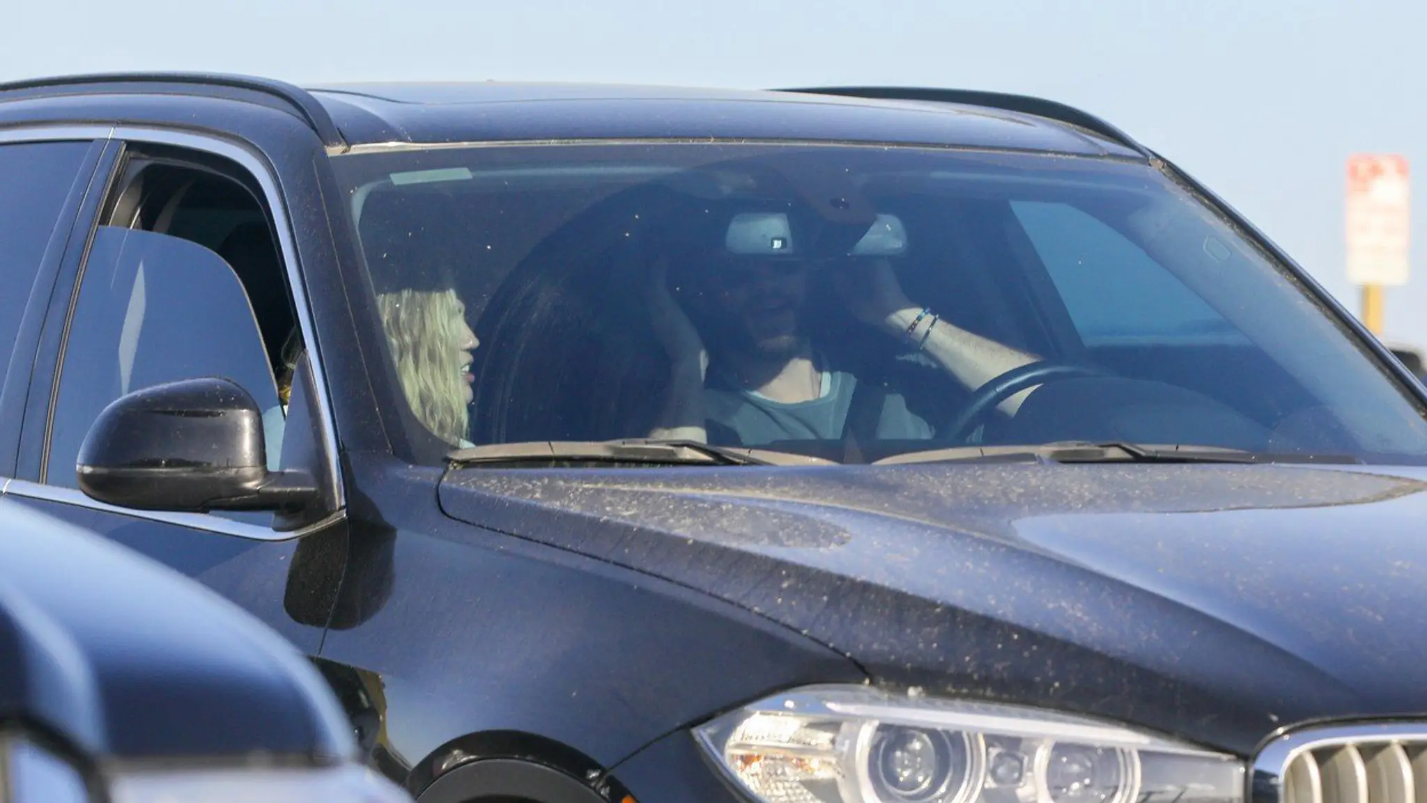 Miley Cyrus (25) a Liam Hemsworth (28) 