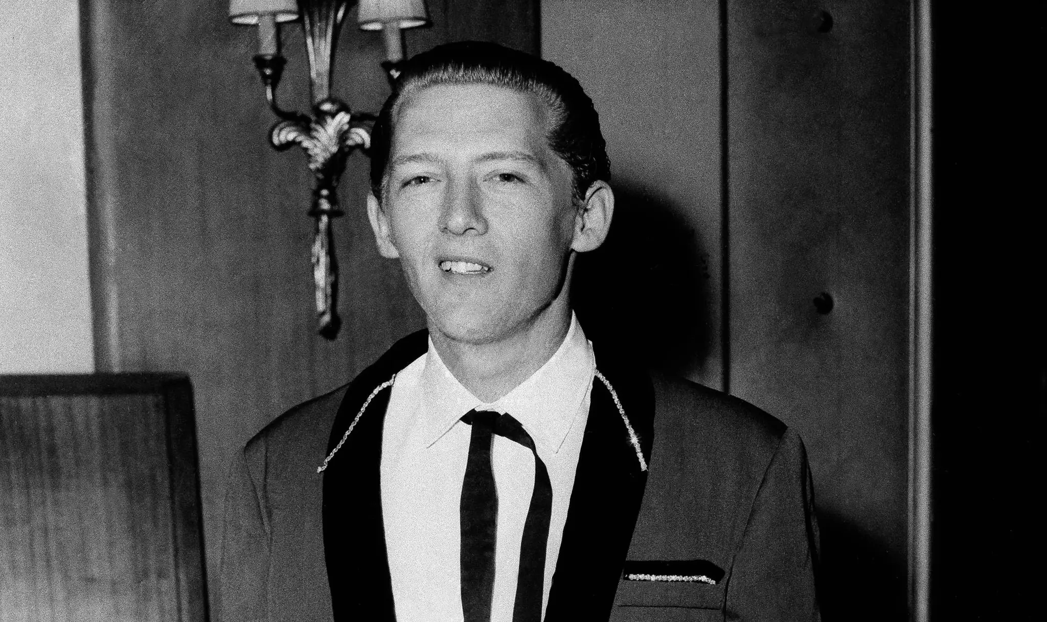 Zomrel Jerry Lee Lewis.