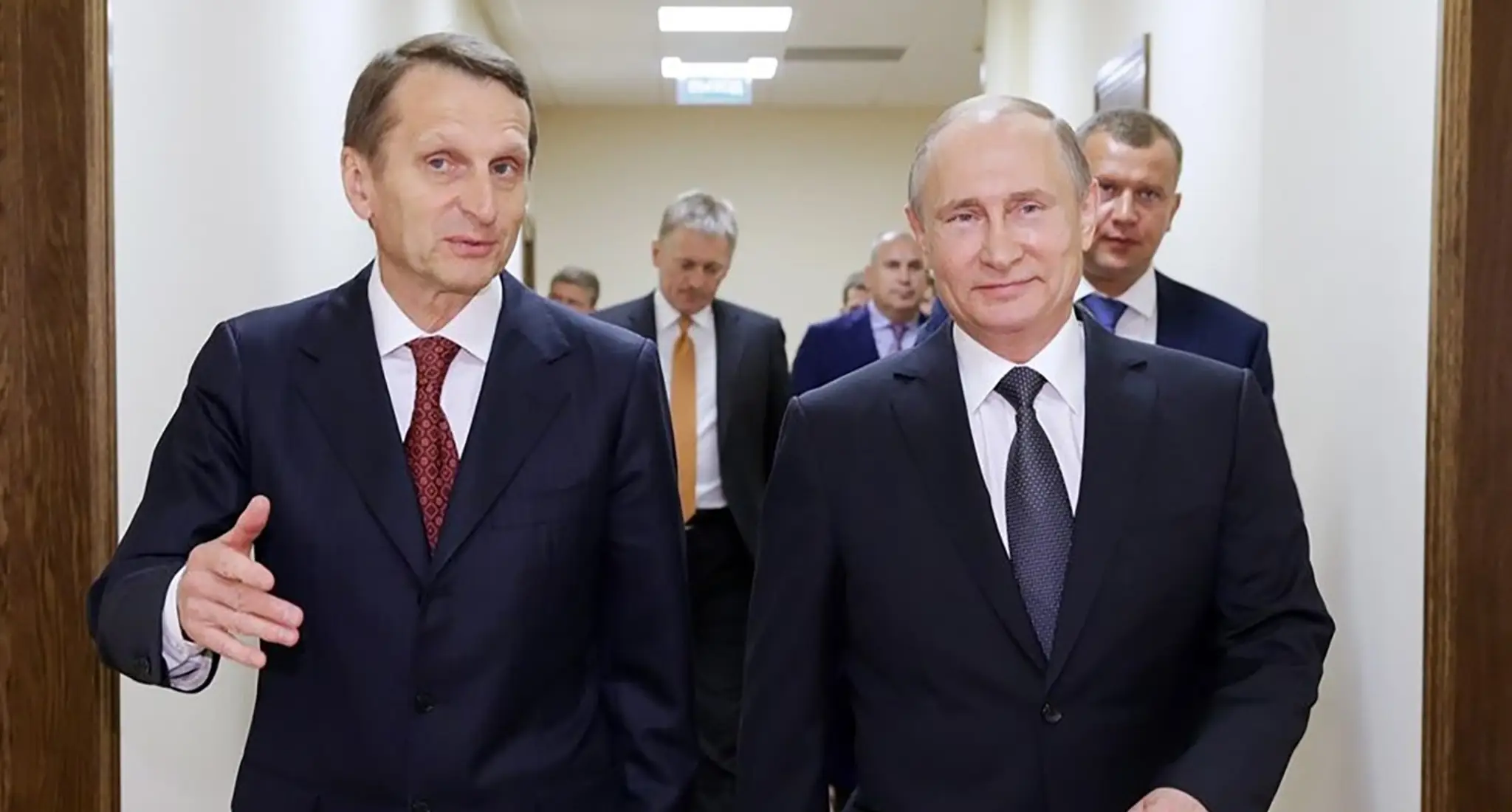 Šéf spravodajskej služby SVR Sergej Naryškin a ruský prezident Vladimir Putin.