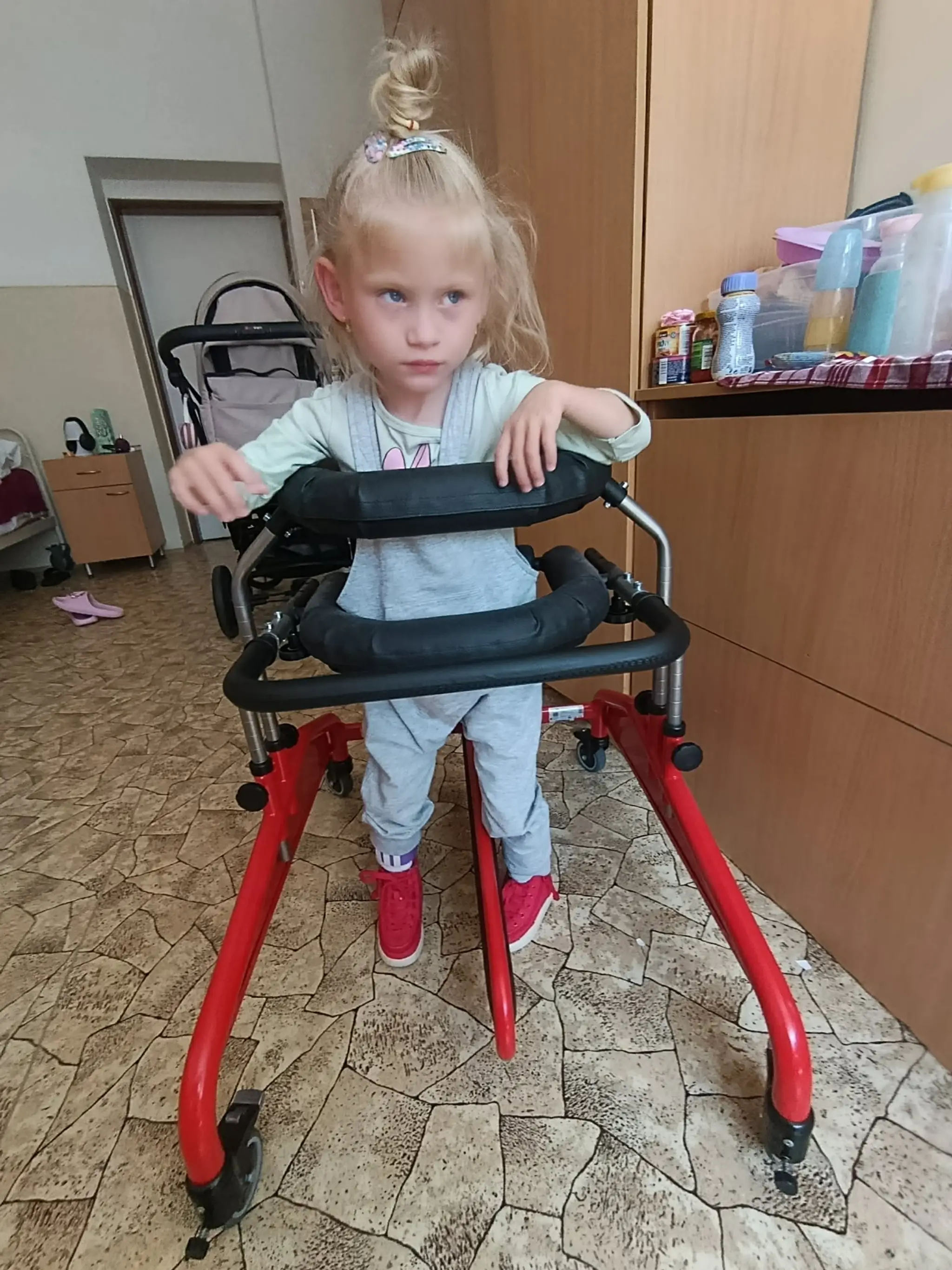 Lucka sa narodila predčasne a odmalička má zdravotné ťažkosti