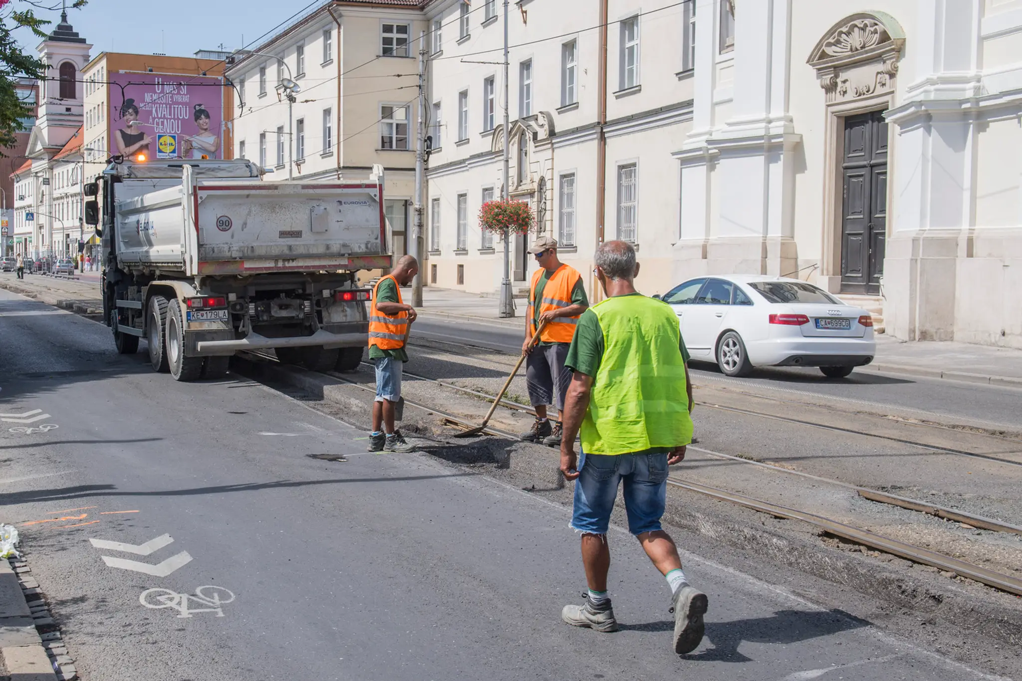 Rekonštrukciu električkovej trate na Špitálskej ulici zastavili. Nie je v súlade so zákonom